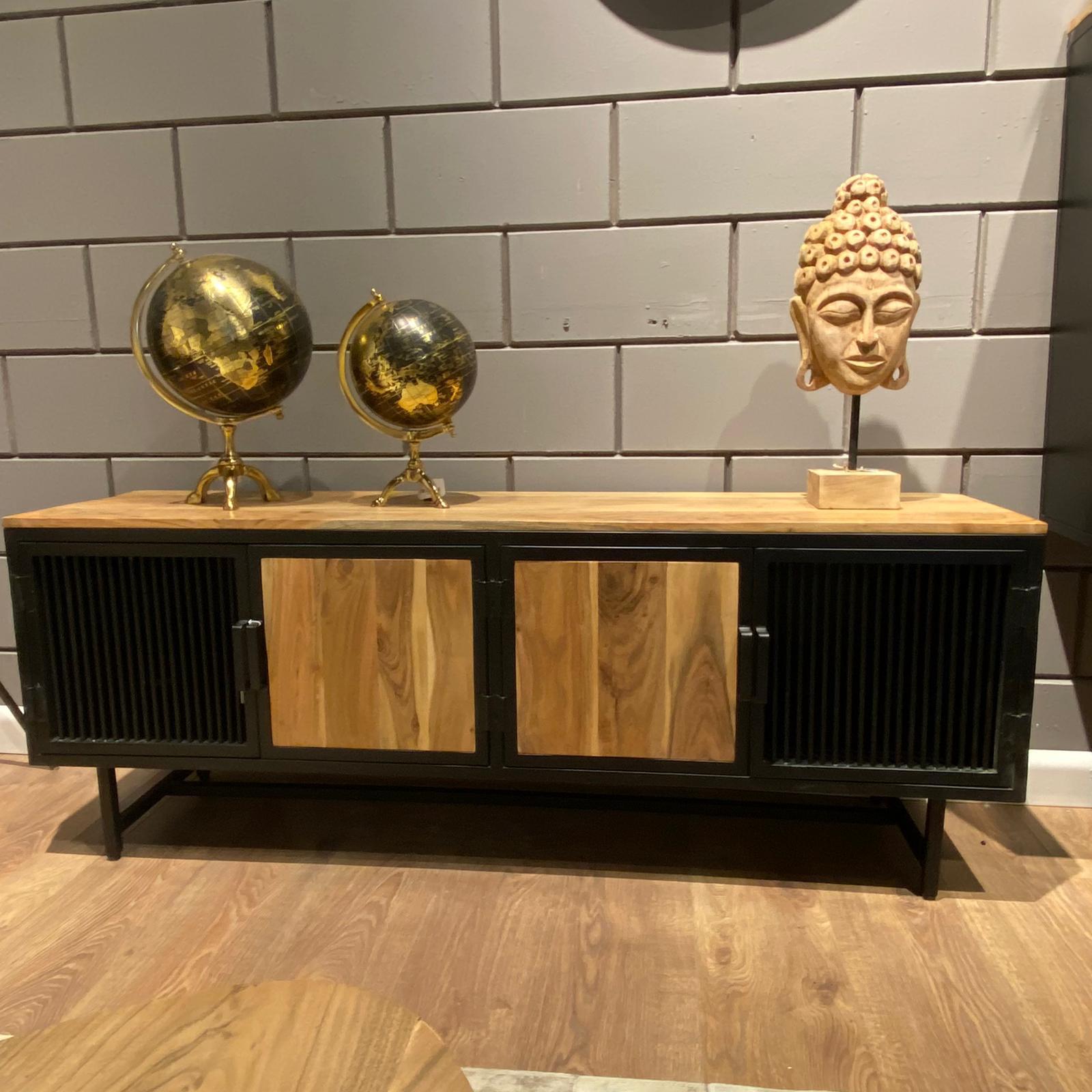 מזנון עץ שיטה דלתות פסים ברזל שחור דגם "לילה" מזנון עץ שיטה דלתות פסים ברזל שחור דגם "לילה"