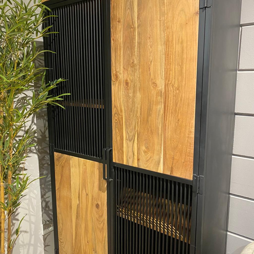 ספריה עץ שיטה דלתות פסים ברזל שחור דגם לילה ספריה עץ שיטה דלתות פסים ברזל שחור דגם לילה