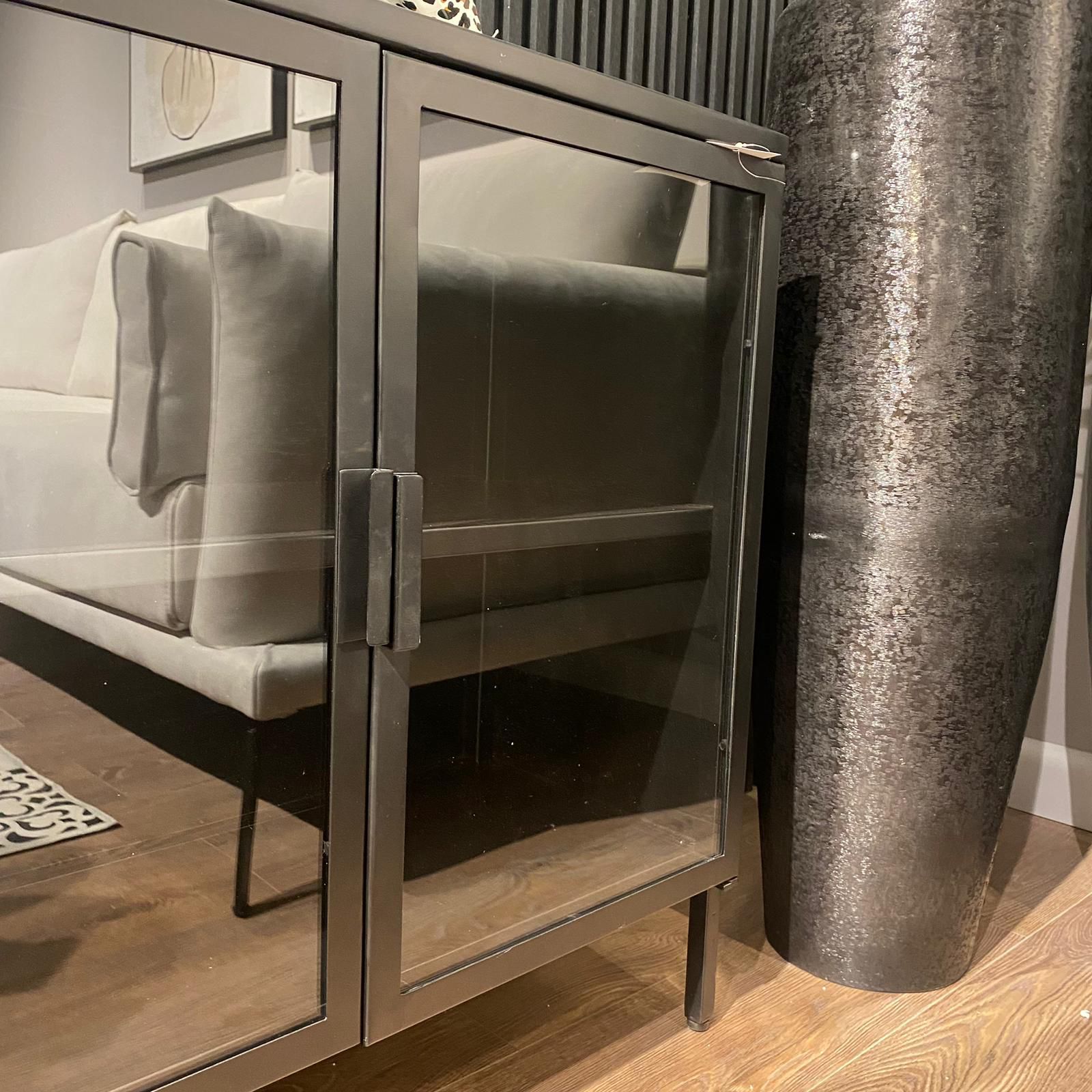 קומודה ברזל וזכוכית דגם סוניל 4 דלתות זכוכית קומודה ברזל וזכוכית דגם סוניל 4 דלתות זכוכית