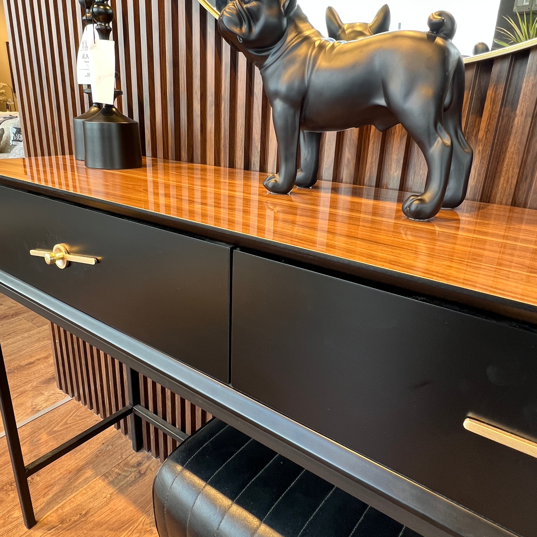 קונסולה דגם שרתון קונסולה דגם שרתון