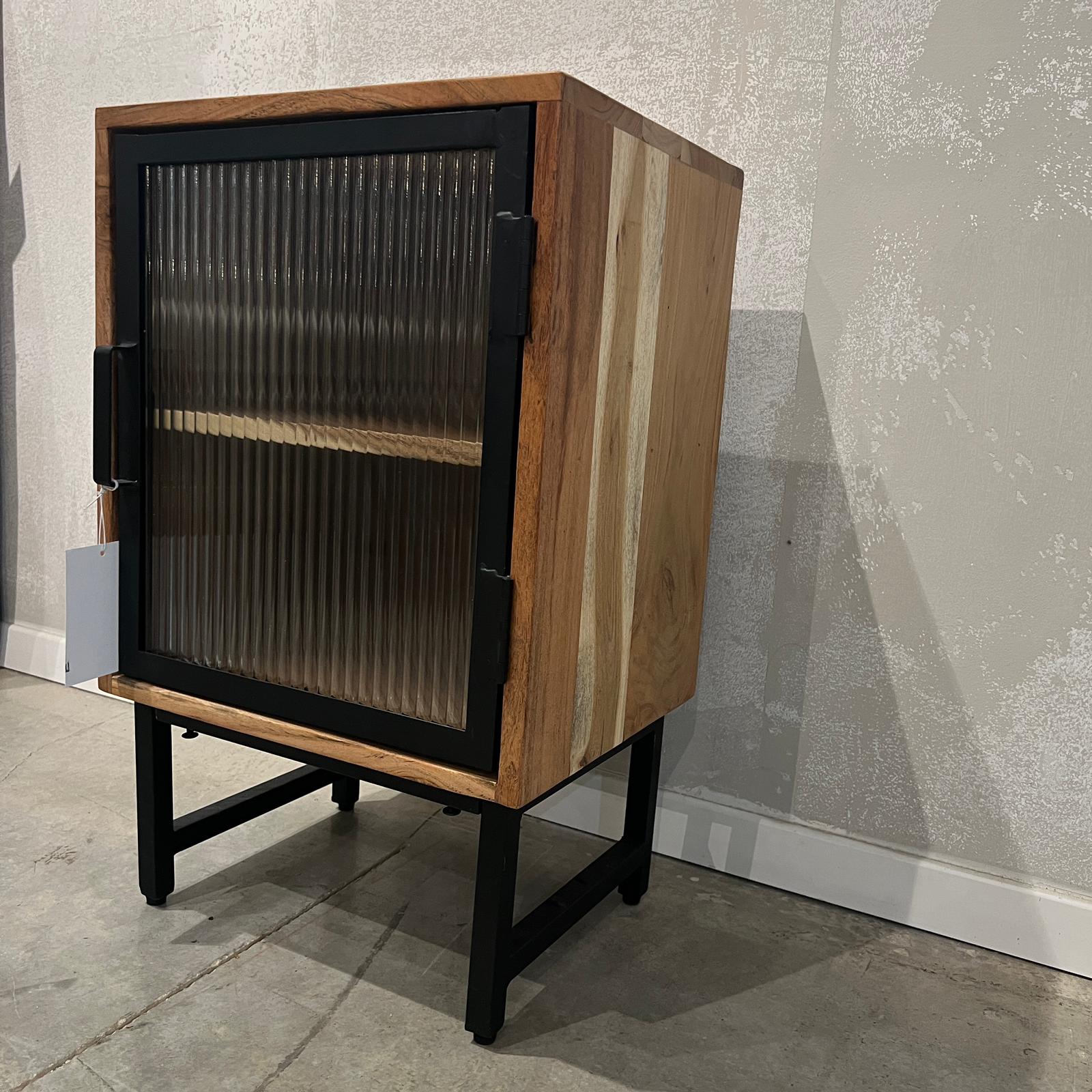 שידת צד עץ שיטה דלת זכוכית מסגרת ברזל שחור דגם לילה שידת צד עץ שיטה דלת זכוכית מסגרת ברזל שחור דגם לילה