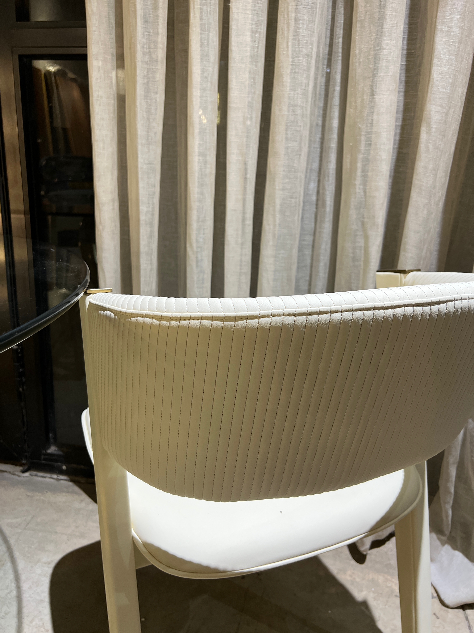 כיסא פינת אוכל יוקרתי שמנת רגלי זהב דגם פאלאס קימי כיסא פינת אוכל יוקרתי שמנת רגלי זהב דגם פאלאס קימי