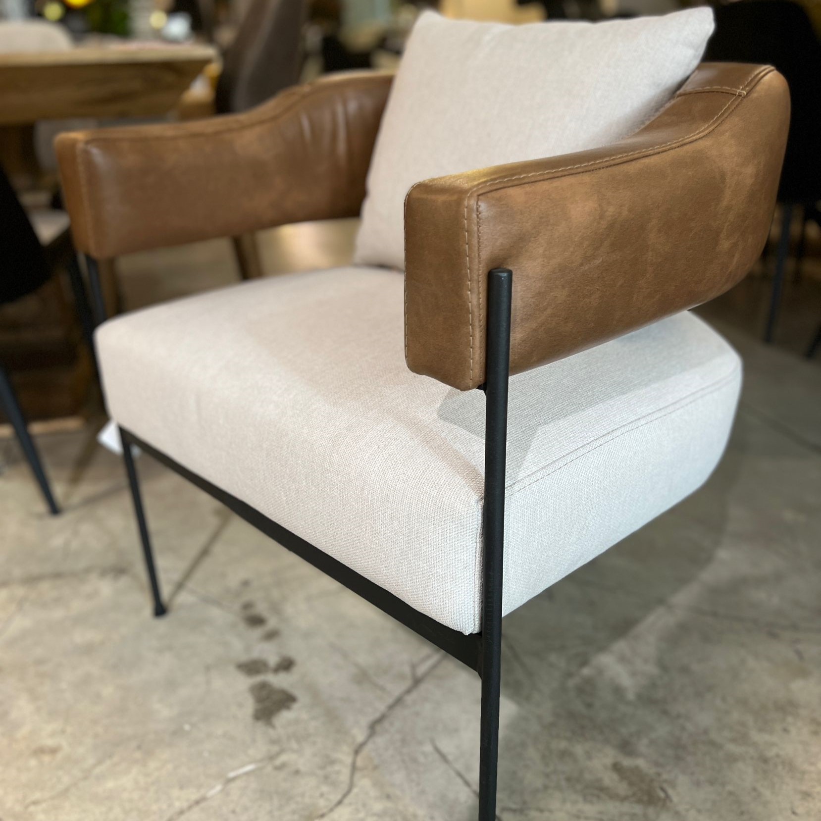 כורסא אורבנית עכשווית דגם גהה כורסא אורבנית עכשווית דגם גהה