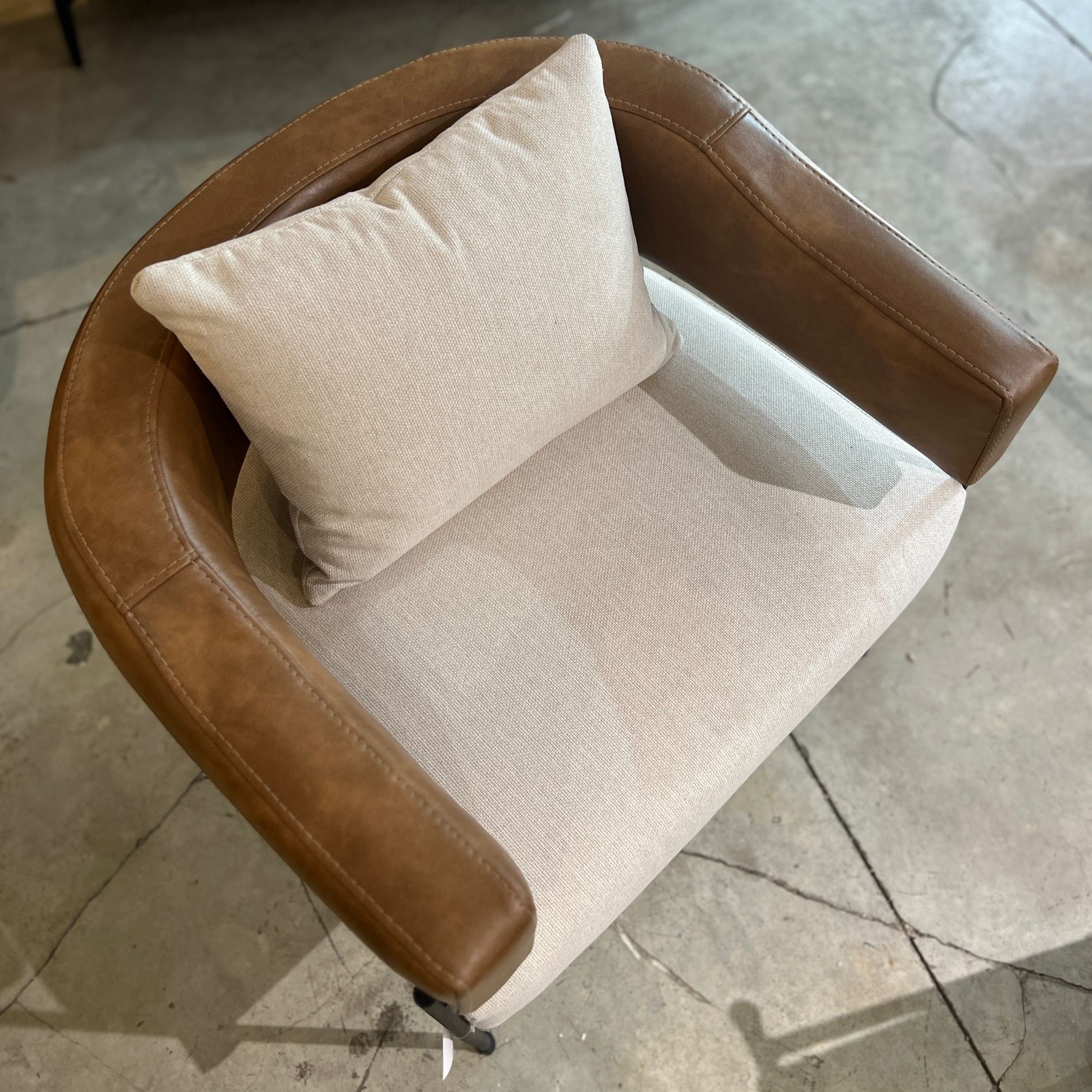 כורסא אורבנית עכשווית דגם גהה כורסא אורבנית עכשווית דגם גהה