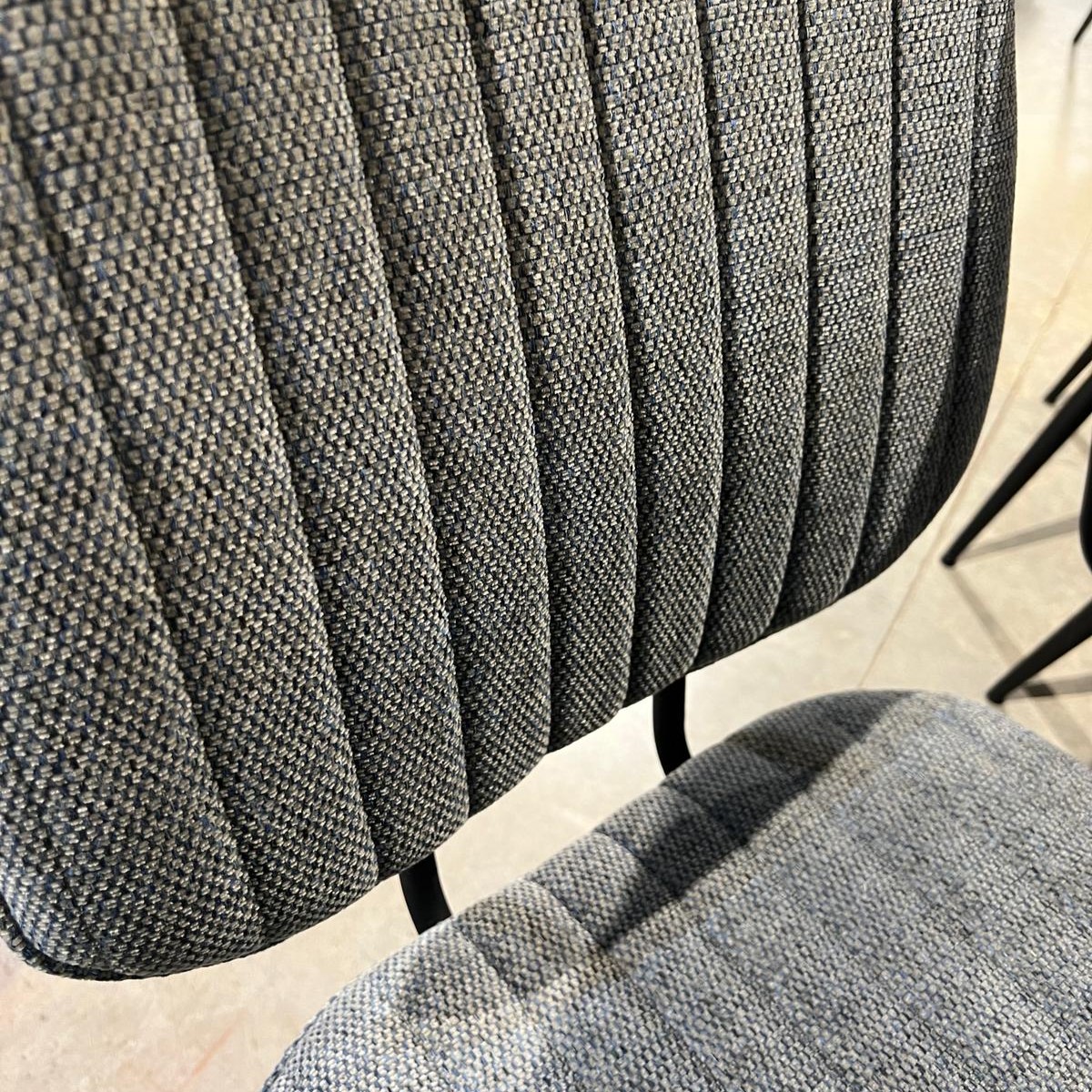 כיסא פינת אוכל אפור כהה דגם הרמנס כיסא פינת אוכל אפור כהה דגם הרמנס