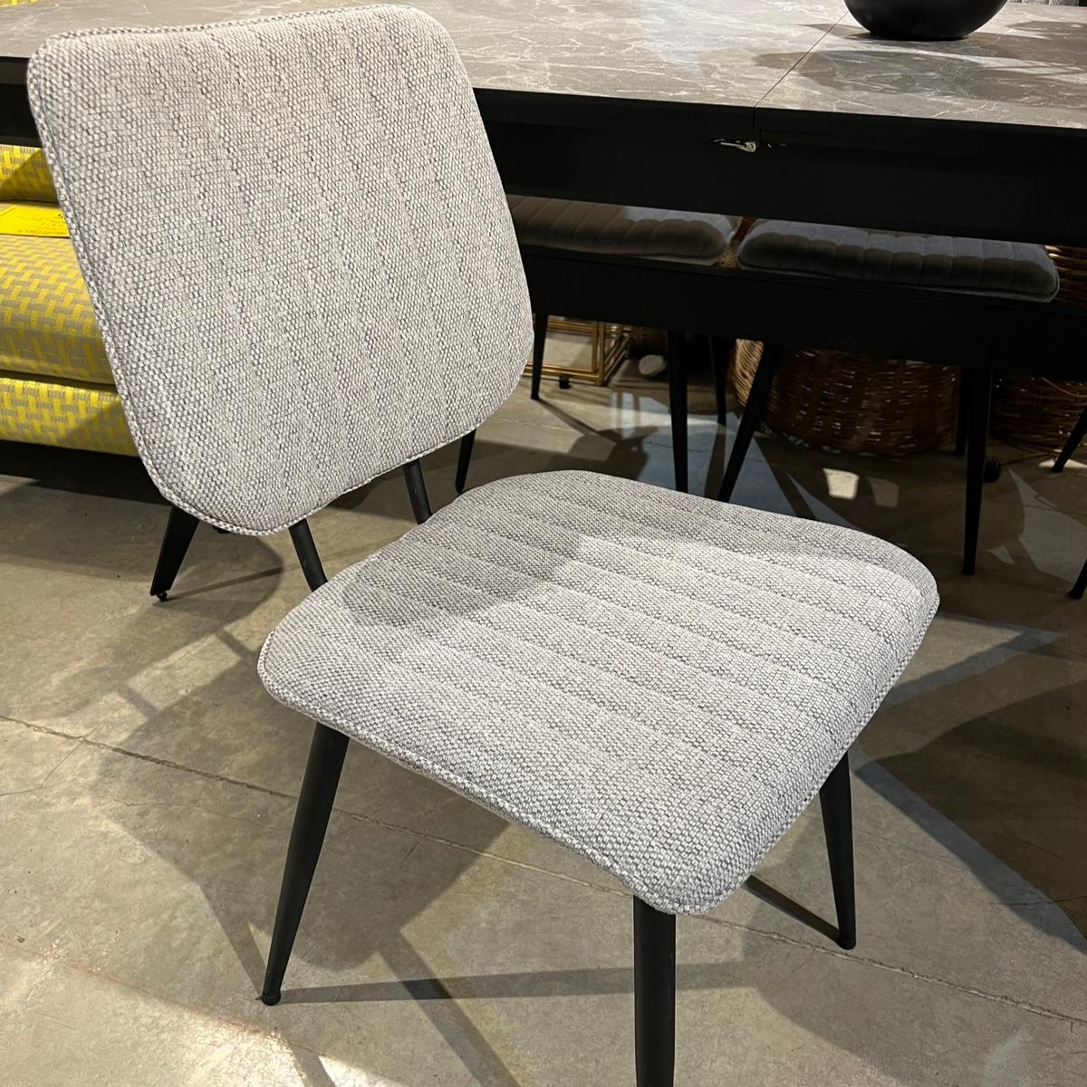 כיסא פינת אוכל דגם הרמנס גוון אפור כיסא פינת אוכל דגם הרמנס גוון אפור