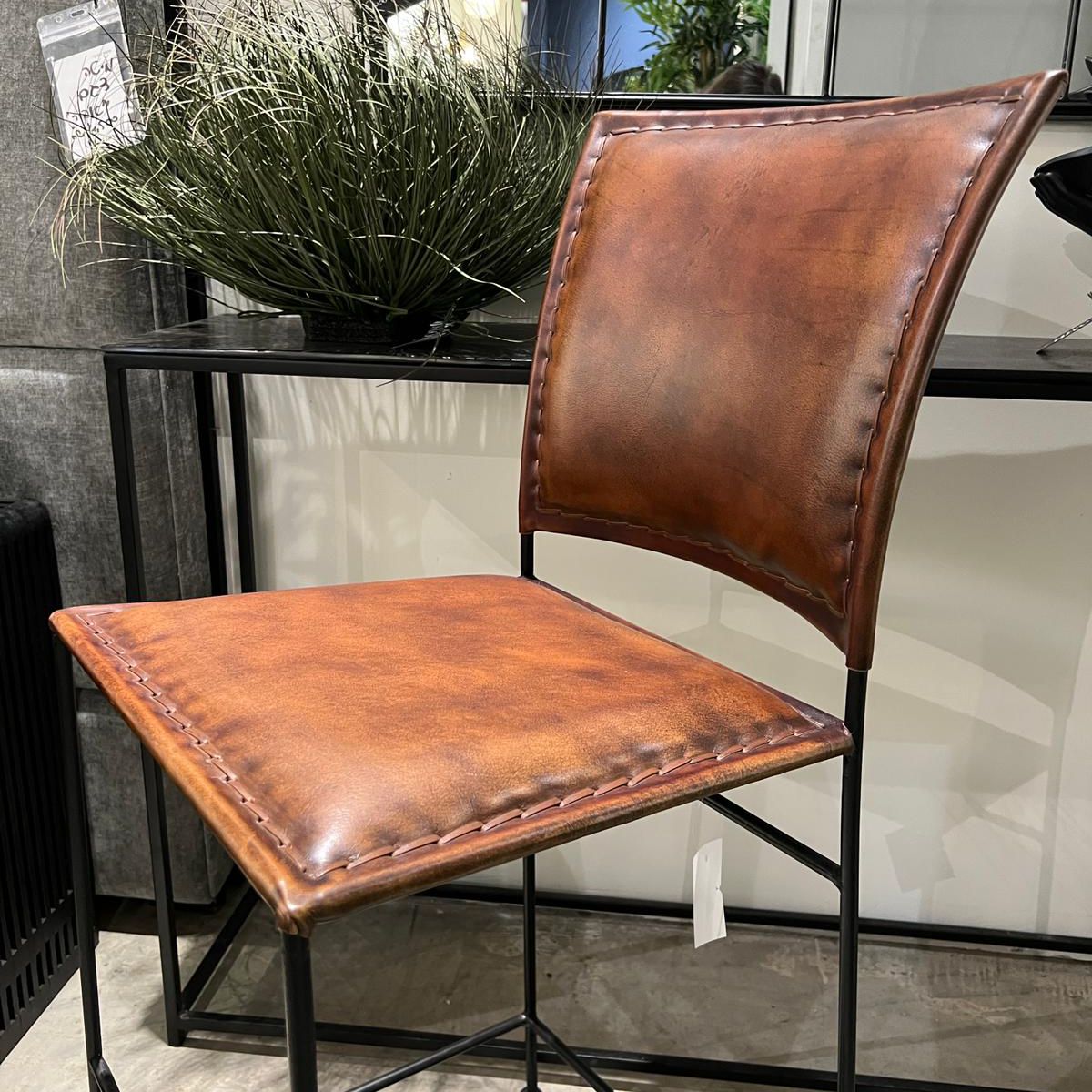 כסא בר דגם אמבסדור עור בופאלו חום