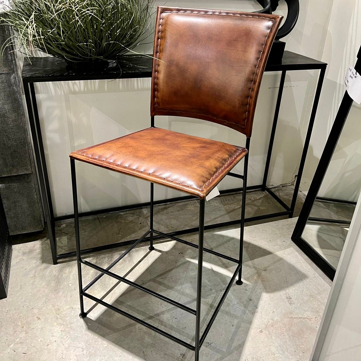 כסא בר דגם אמבסדור עור בופאלו חום