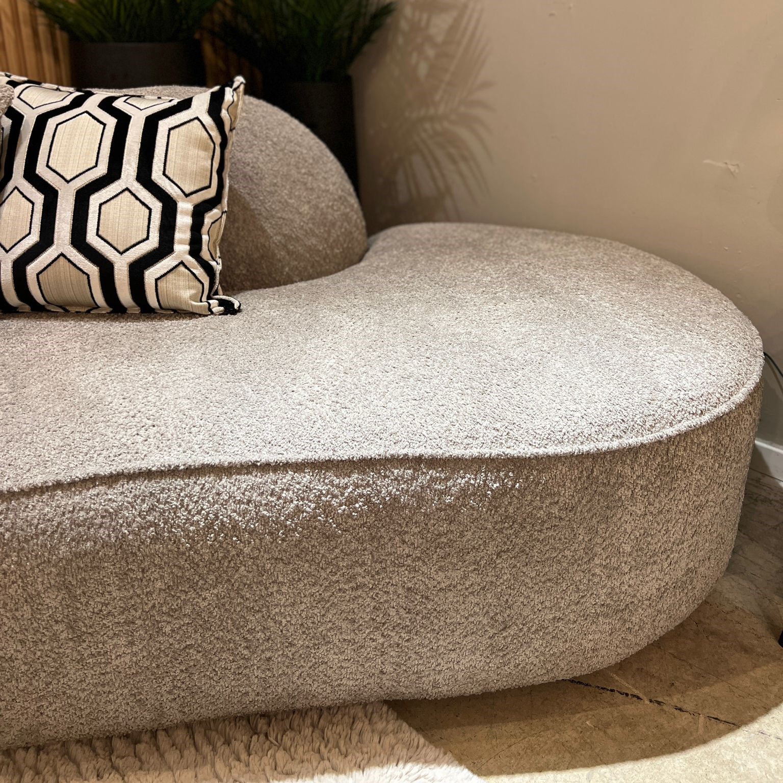 ספה מודרנית מעוגלת דגם גלוריה ספה מודרנית מעוגלת דגם גלוריה