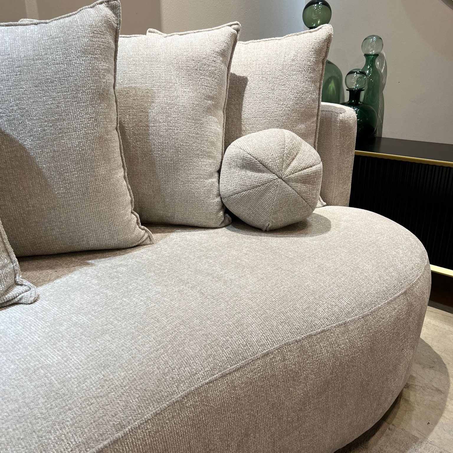 ספה בעיצוב מודרני דגם שרה ספה בעיצוב מודרני דגם שרה