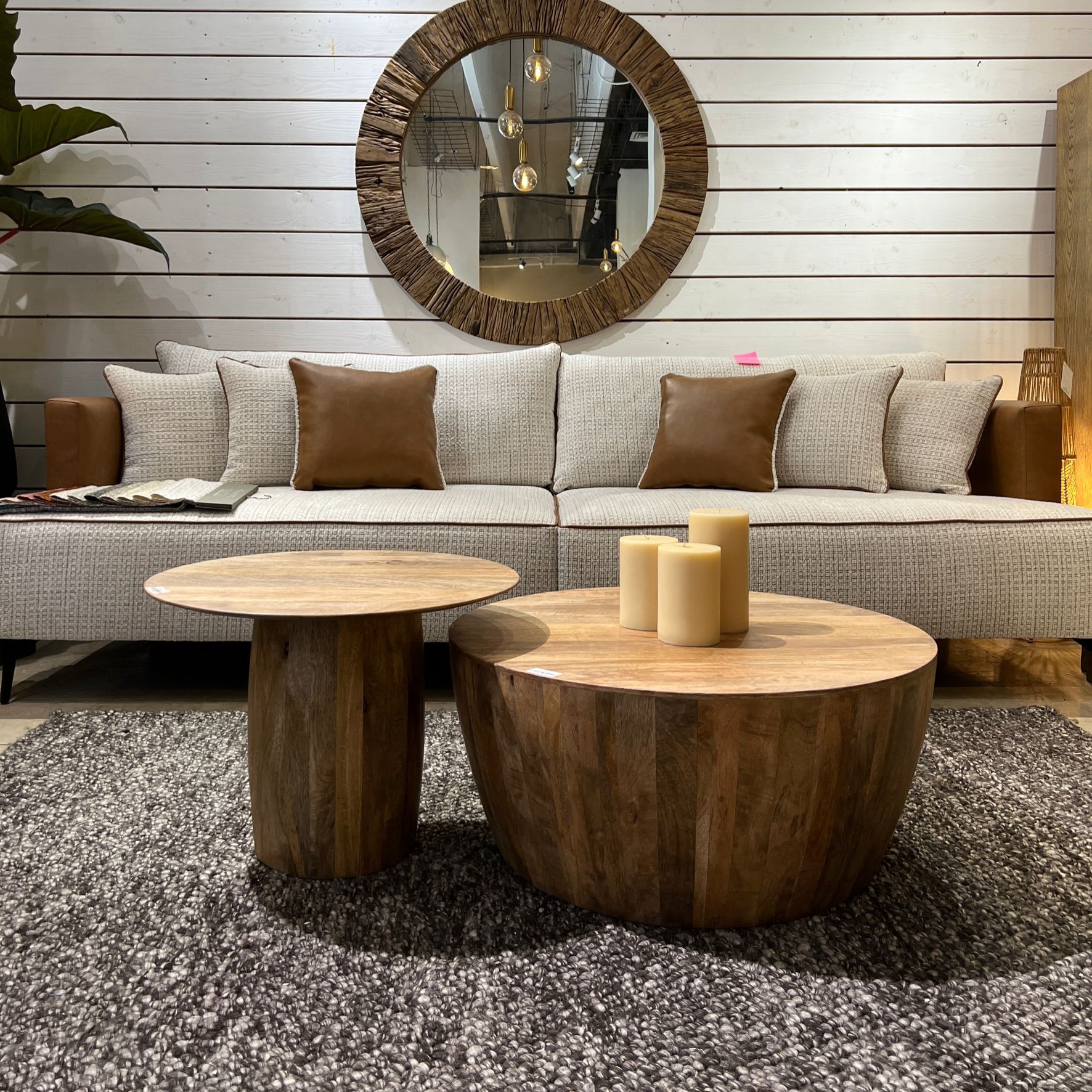 שולחן עץ מנגו