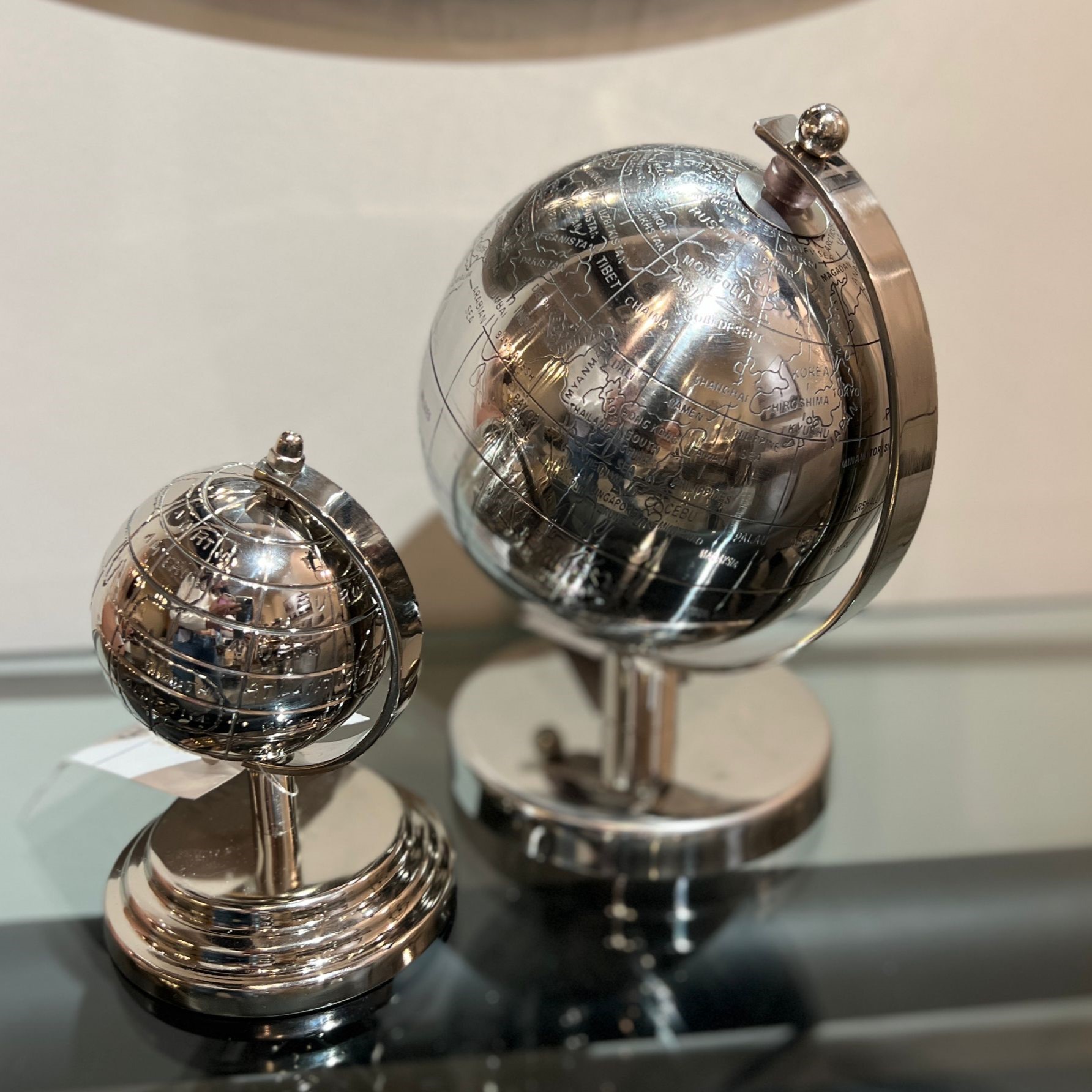 גלובוס ניקל סטנד ניקל גלובוס ניקל סטנד ניקל