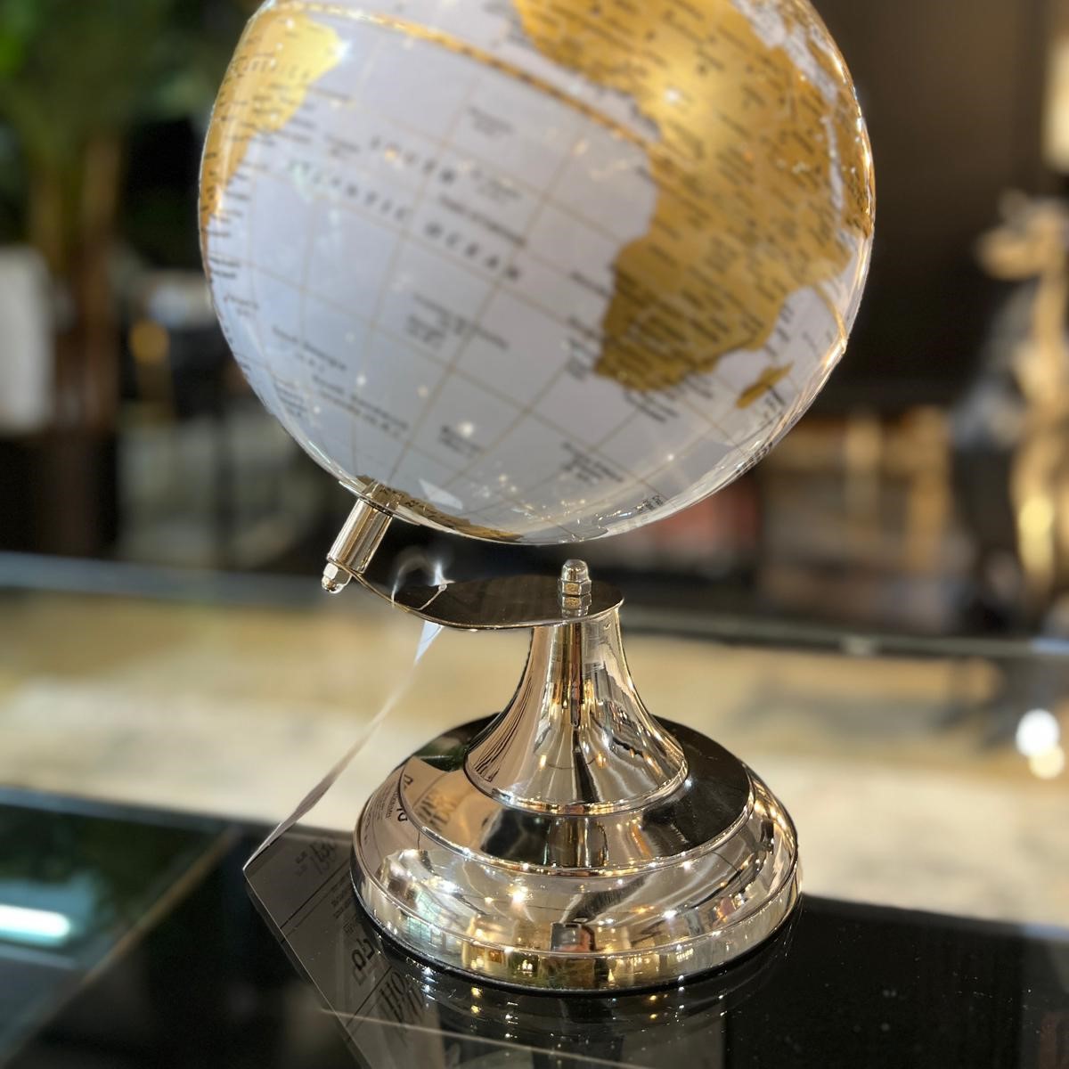 גלובוס לבן זהב סטנד מתכת גלובוס לבן זהב סטנד מתכת
