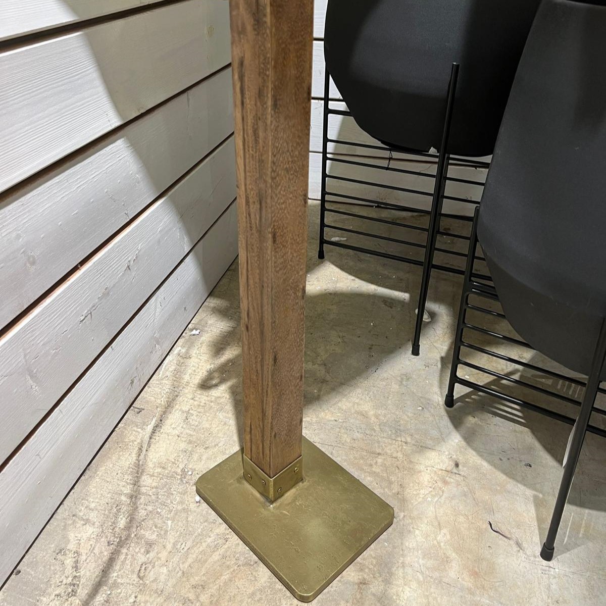 מנורה עומדת דגם אמבסדור מנורה עומדת דגם אמבסדור