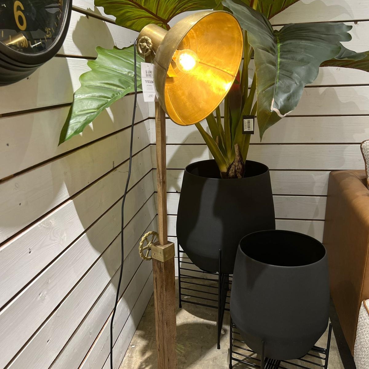 מנורה עומדת דגם אמבסדור מנורה עומדת דגם אמבסדור