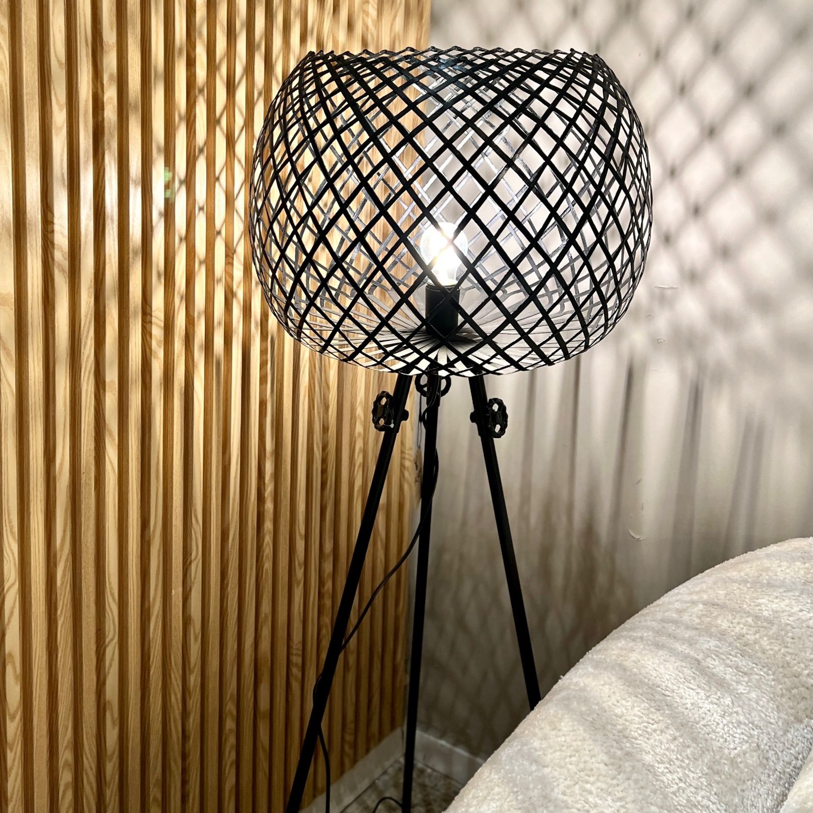 מנורה רצפה עומדת דגם אמבסדור שחור