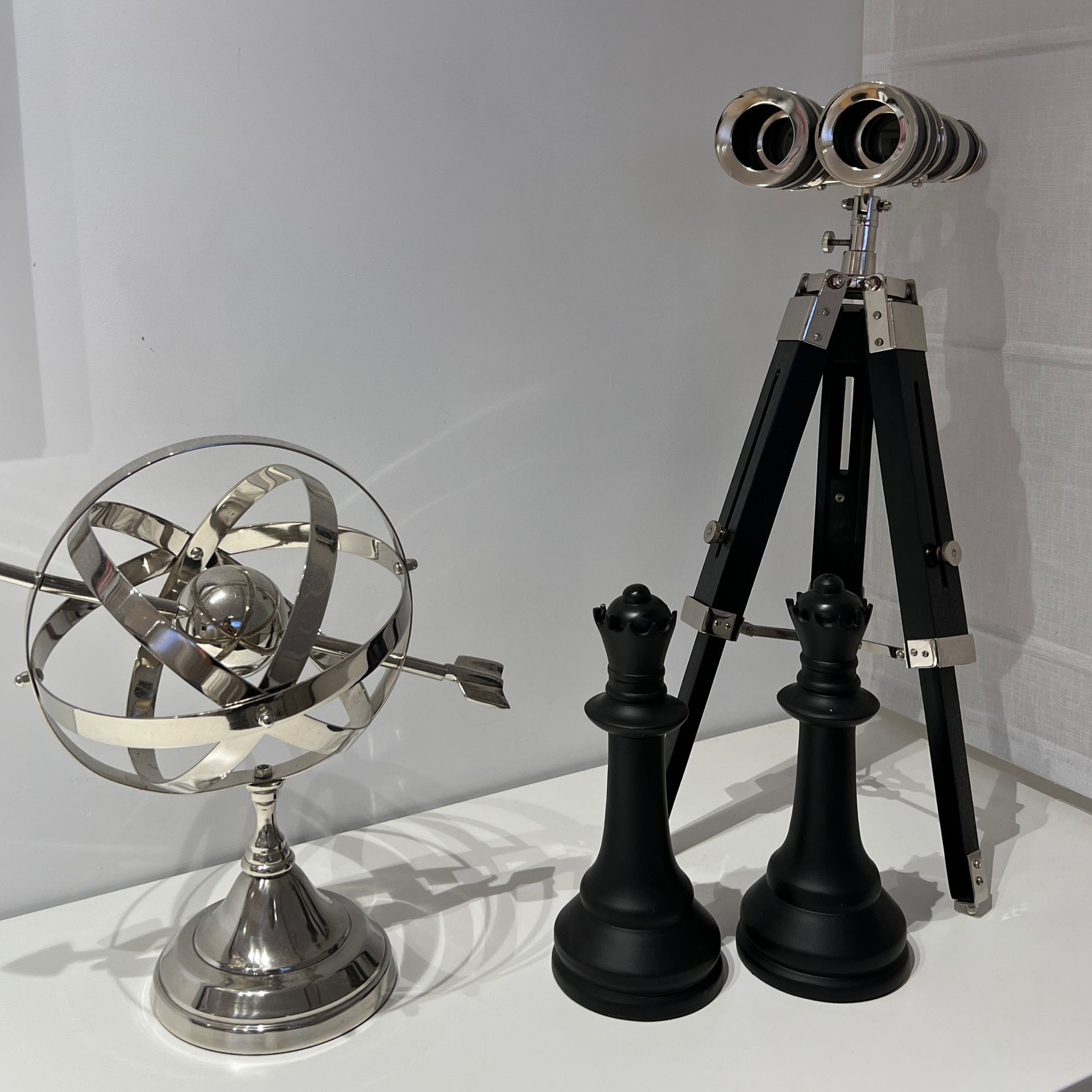 משקפת ניקל ושחור על מעמד עולה משקפת ניקל ושחור על מעמד עולה