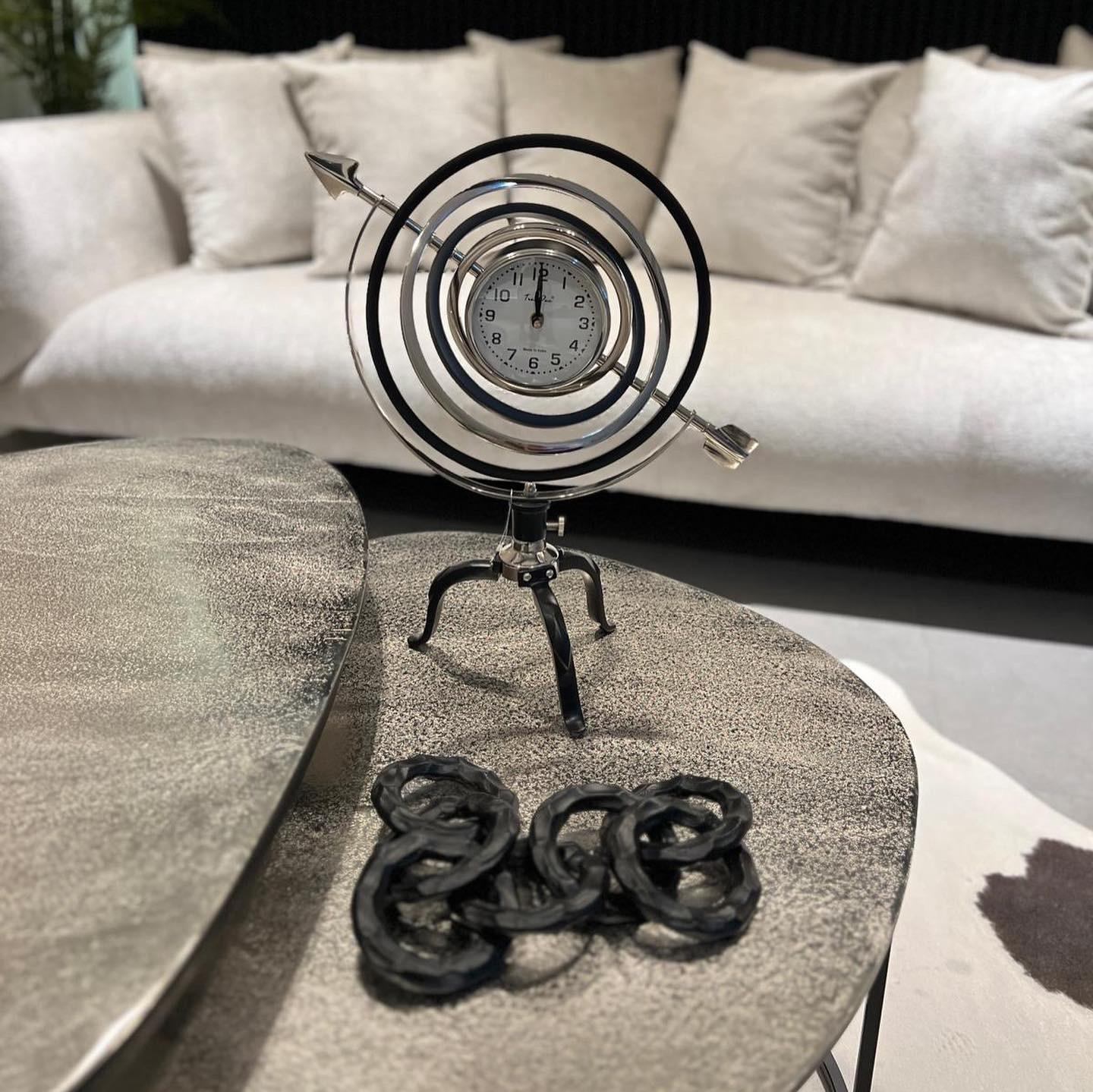 סט שולחנות סלון משולשים כסף דגם רויאל סט שולחנות סלון משולשים כסף דגם רויאל