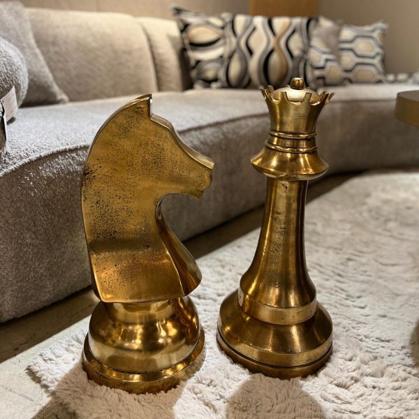 פסל שחמט זהב ענק