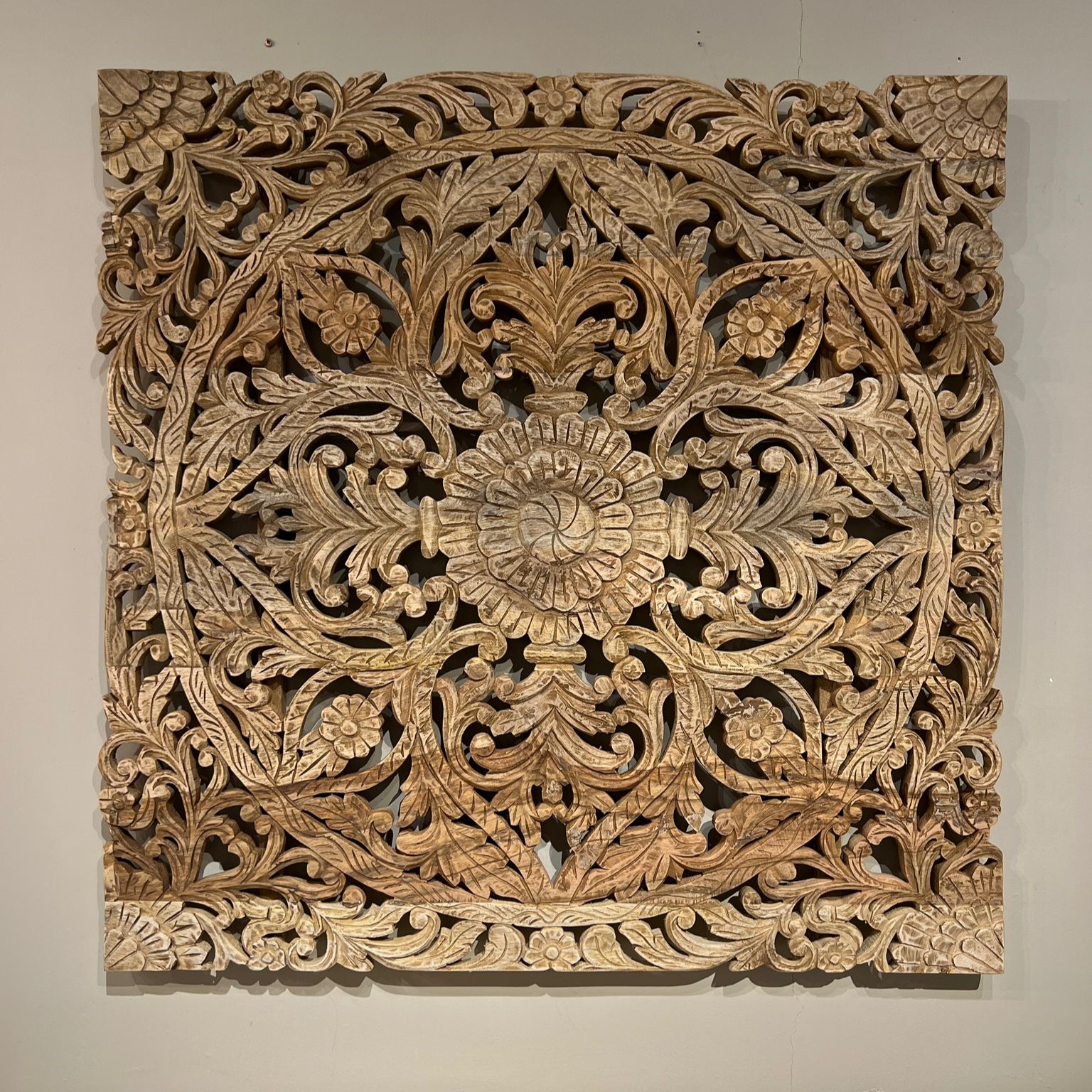 קישוט קיר משרביה עץ דגם אמבסדור