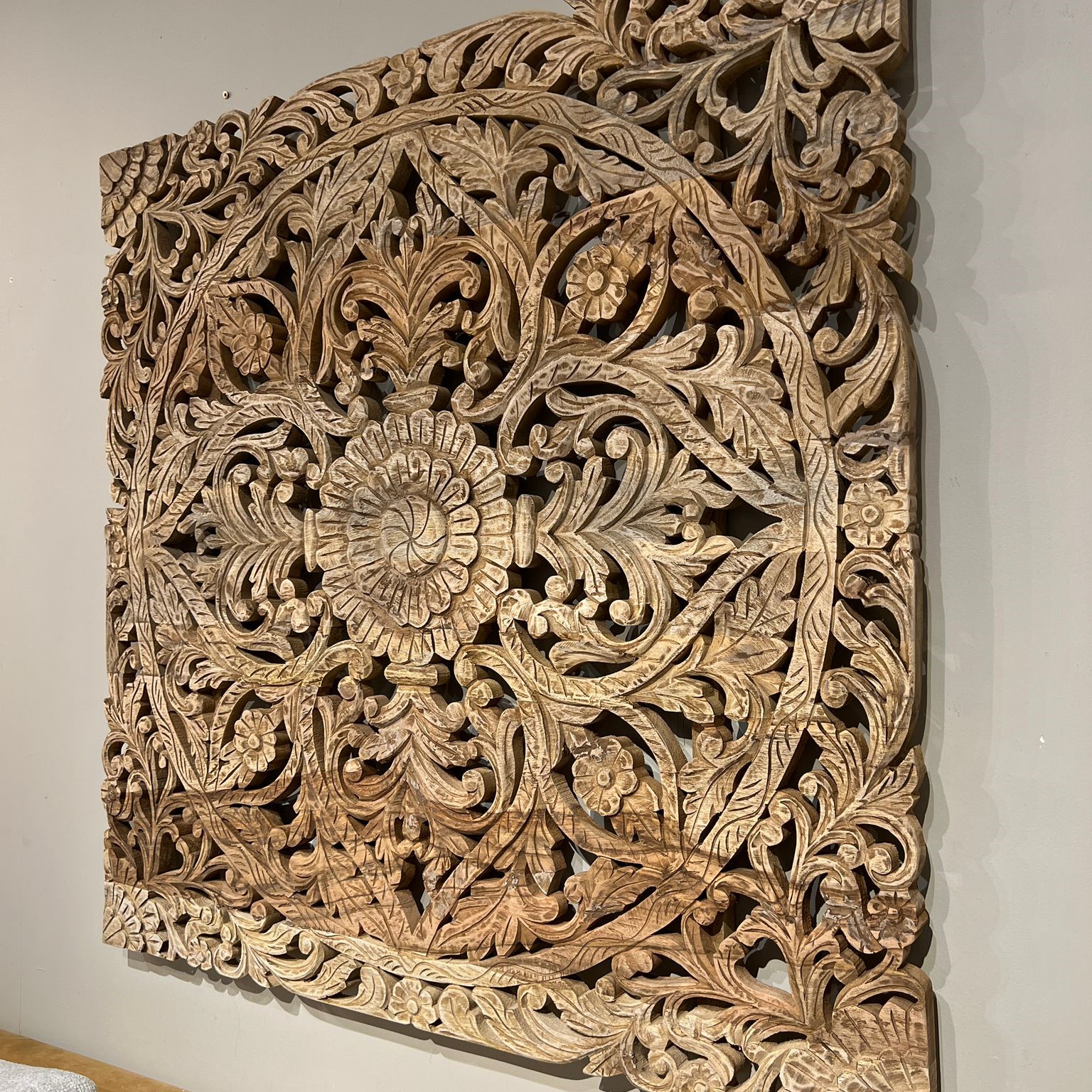 קישוט קיר משרביה עץ דגם אמבסדור