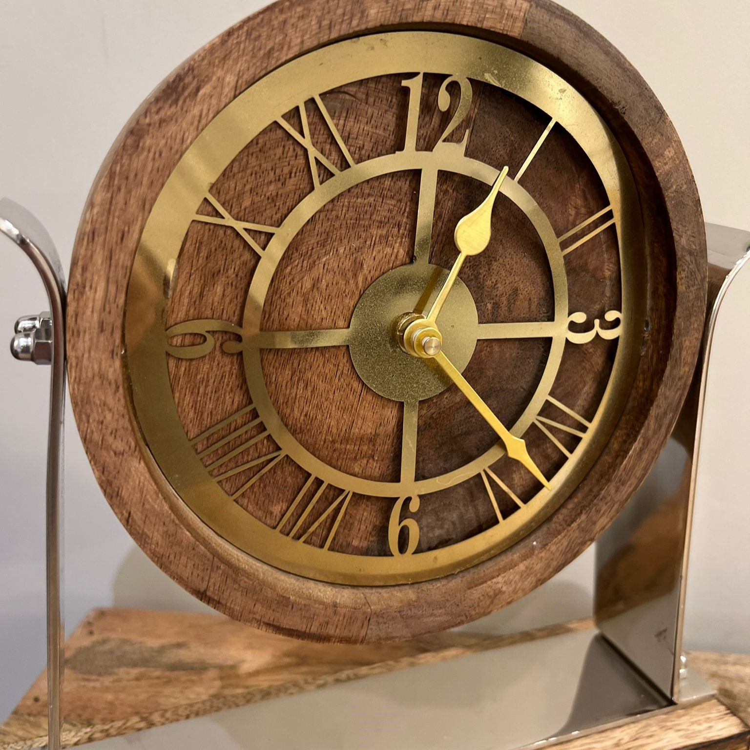 שעון שולחני עץ טבעי מסגרת זהב מעמד כסף עץ שעון שולחני עץ טבעי מסגרת זהב מעמד כסף עץ