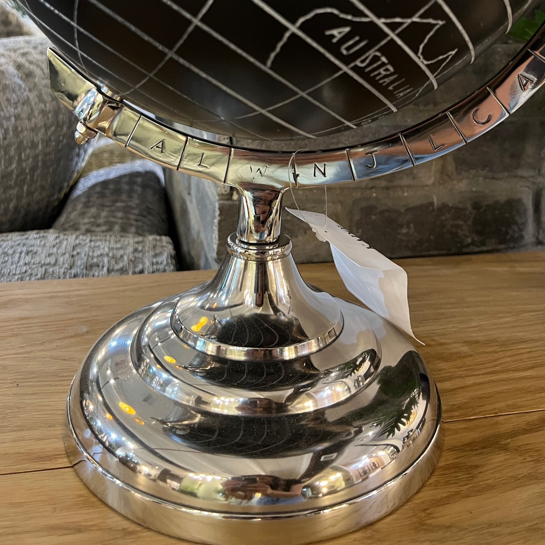 גלובוס שחור סטנד ניקל גלובוס שחור סטנד ניקל