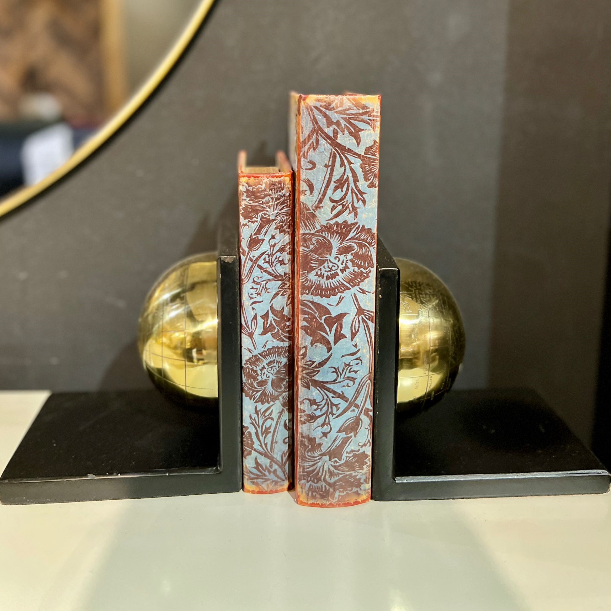 זוג מעמדים תומך ספרים עץ כדור הארץ זוג מעמדים תומך ספרים עץ כדור הארץ