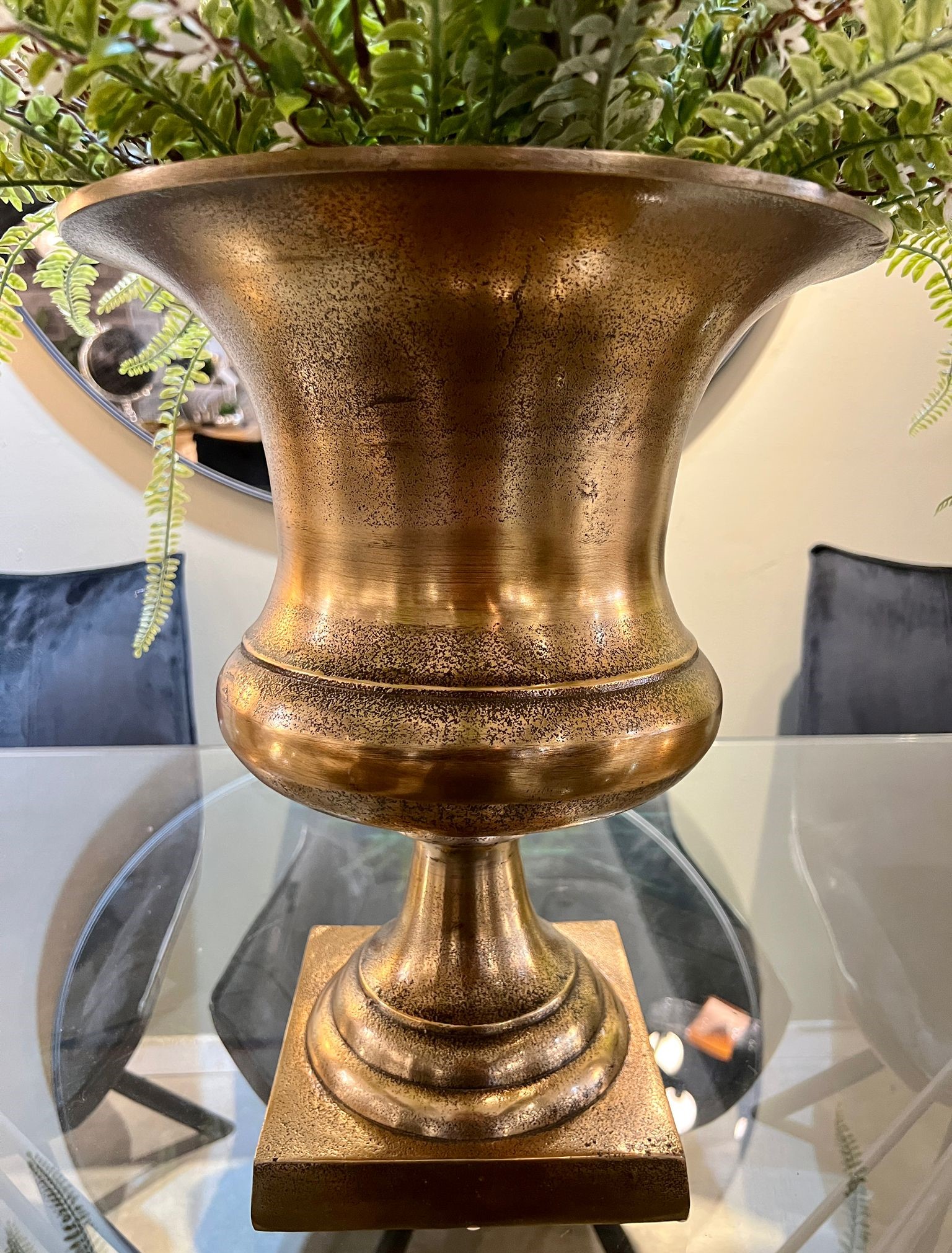 כד גביע ענק מתכת זהב כד גביע ענק מתכת זהב