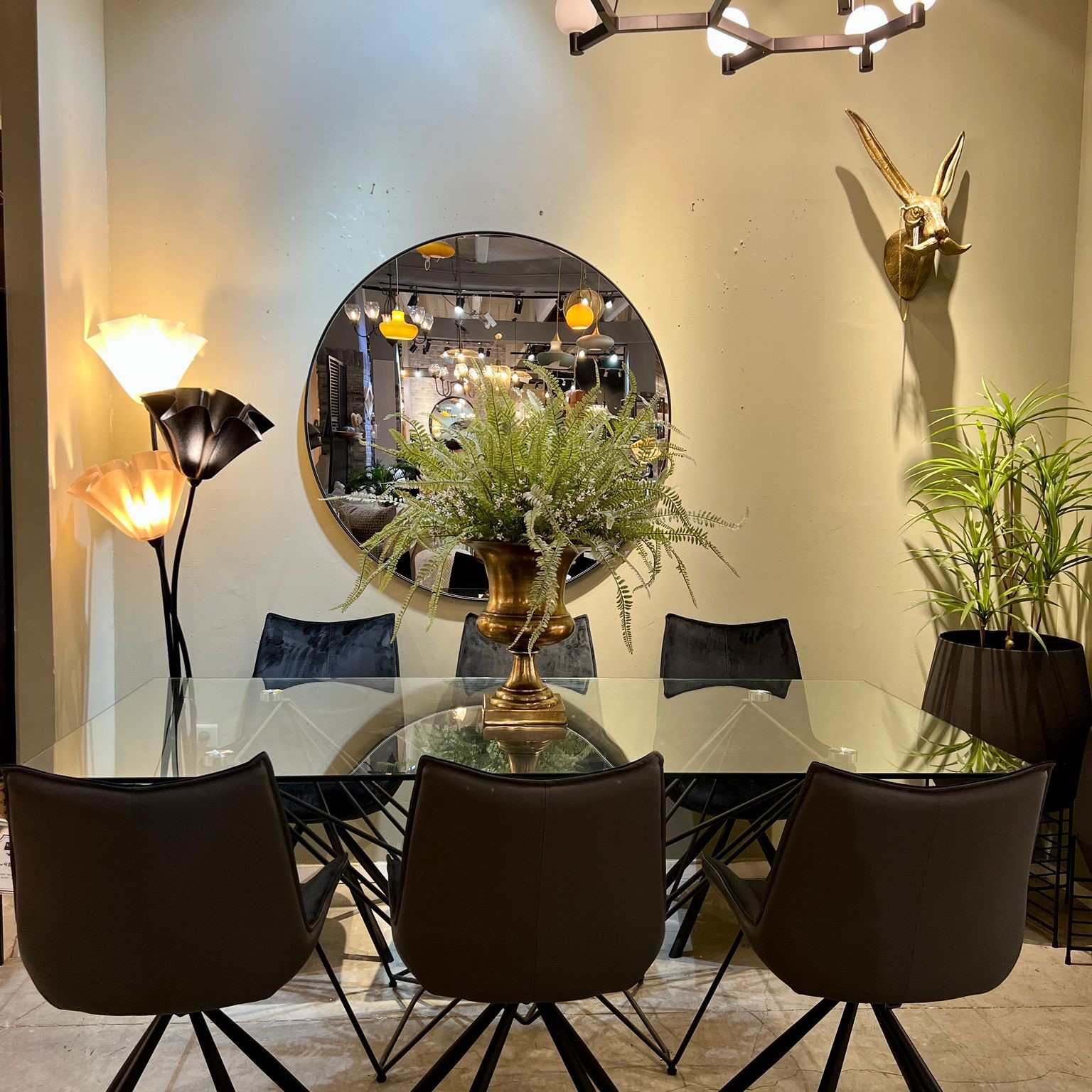 כד גביע ענק מתכת זהב כד גביע ענק מתכת זהב