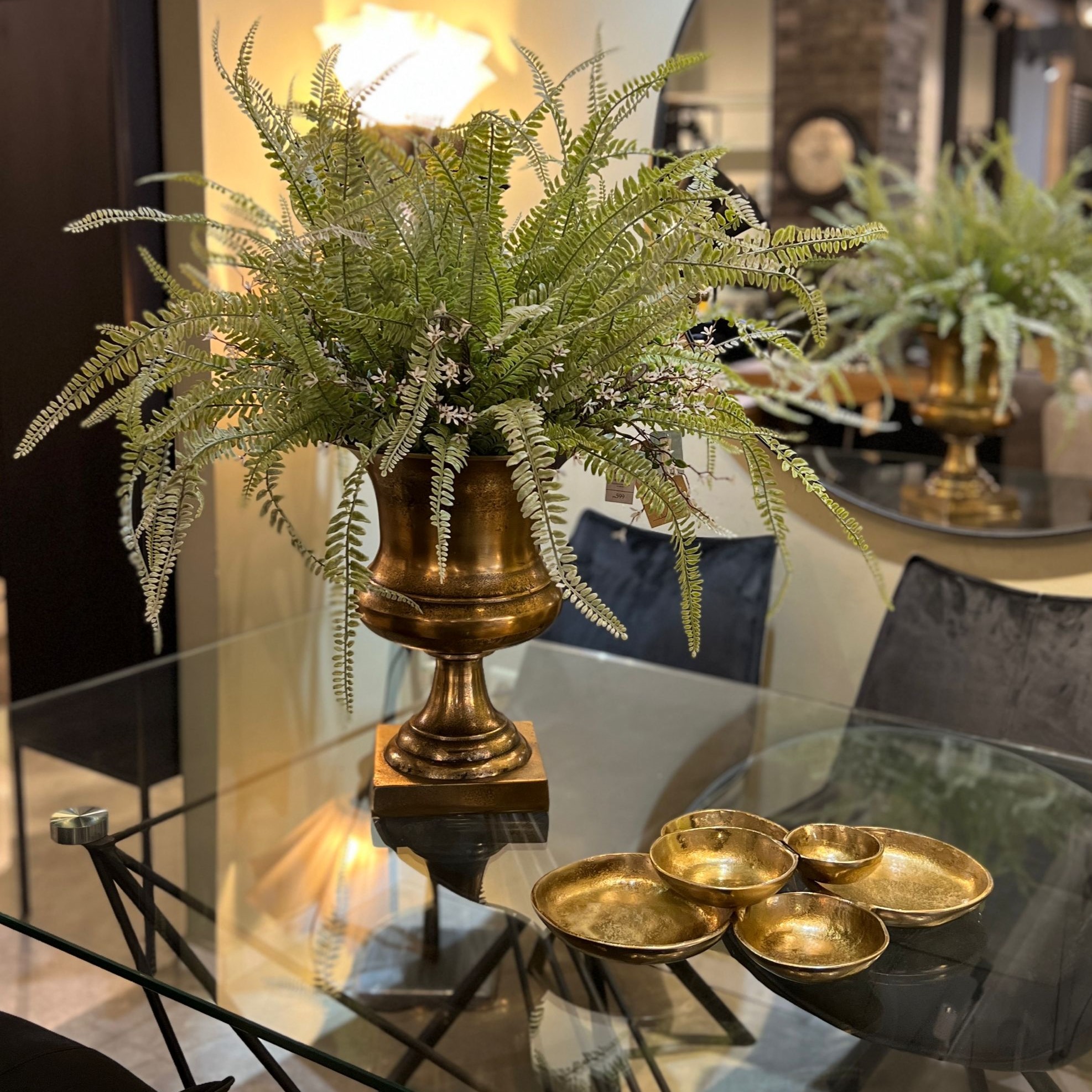 כד גביע ענק מתכת זהב כד גביע ענק מתכת זהב