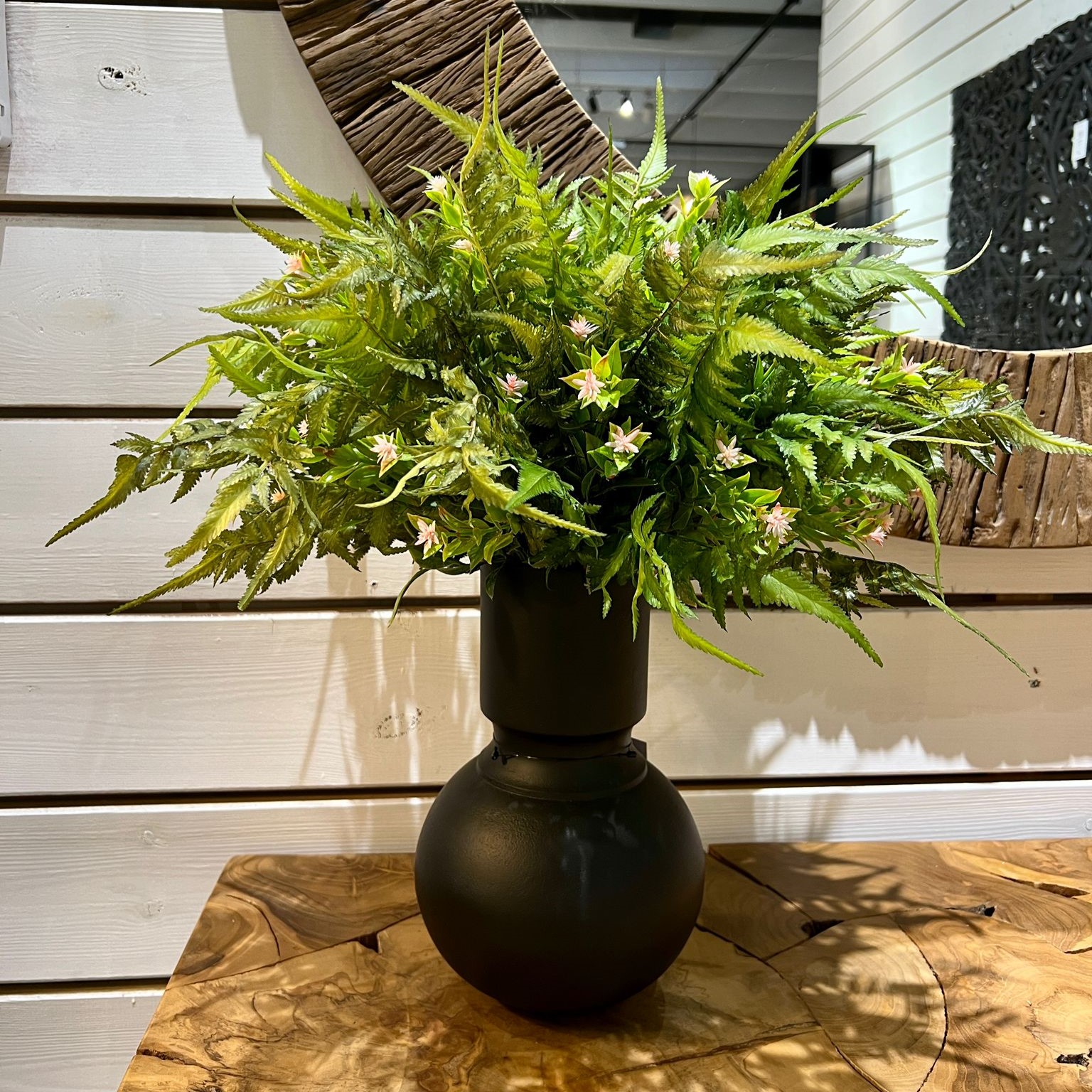 כד שחור בסיס כדור קטן כד שחור בסיס כדור קטן