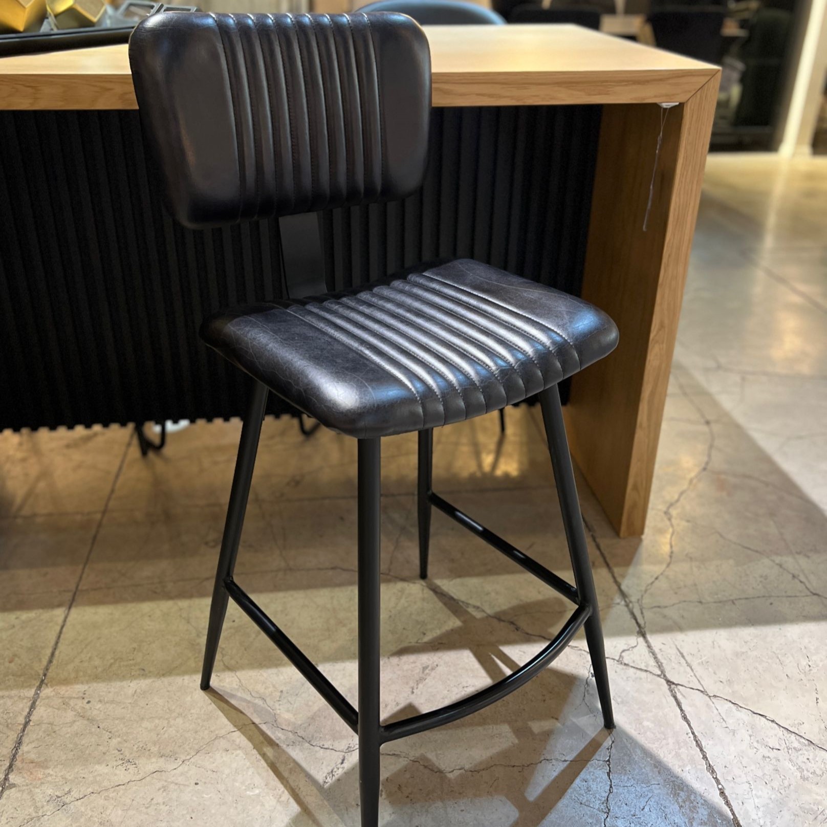 כסא בר דגם מירו אשוק עור שחור כסא בר דגם מירו אשוק עור שחור