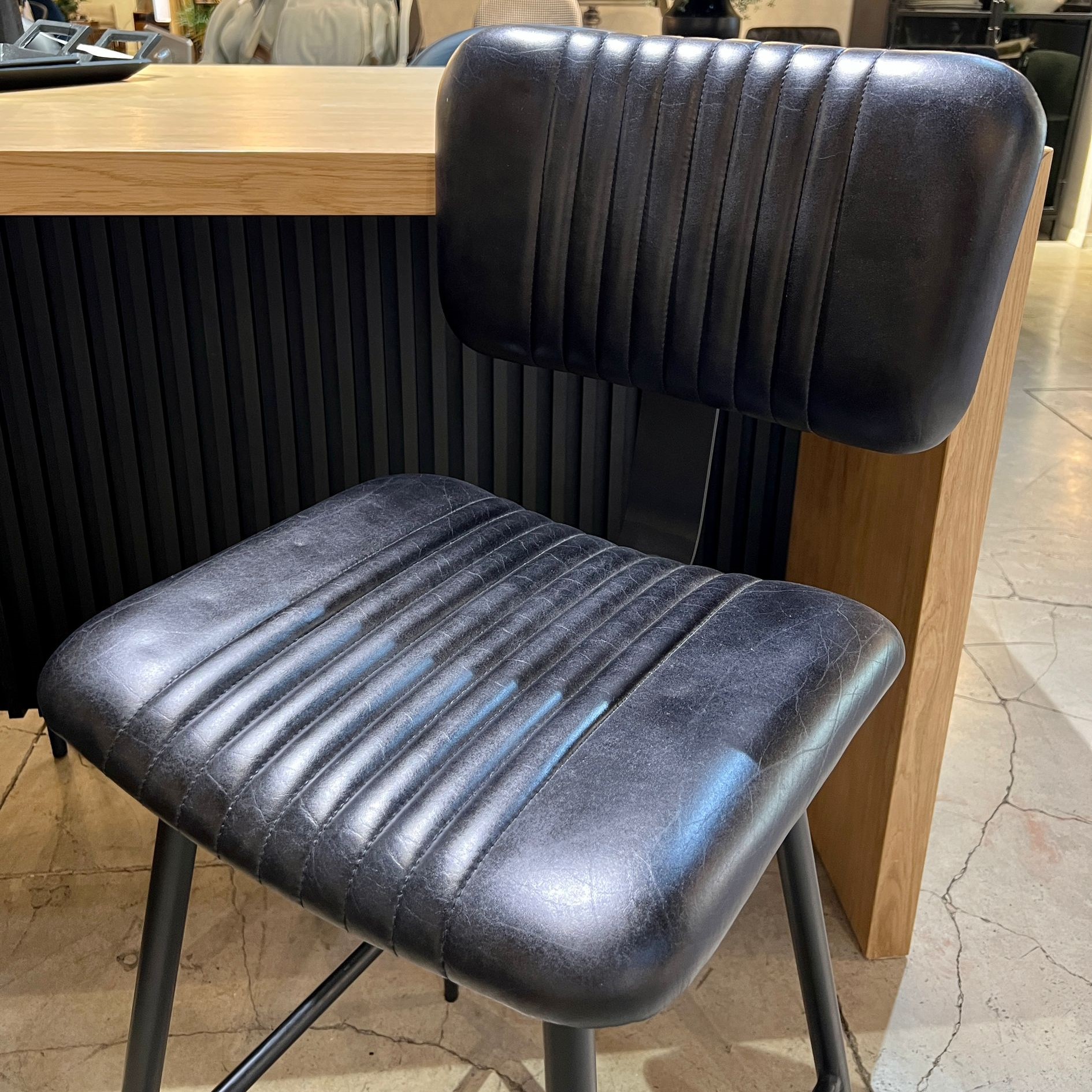 כסא בר דגם מירו אשוק עור שחור כסא בר דגם מירו אשוק עור שחור