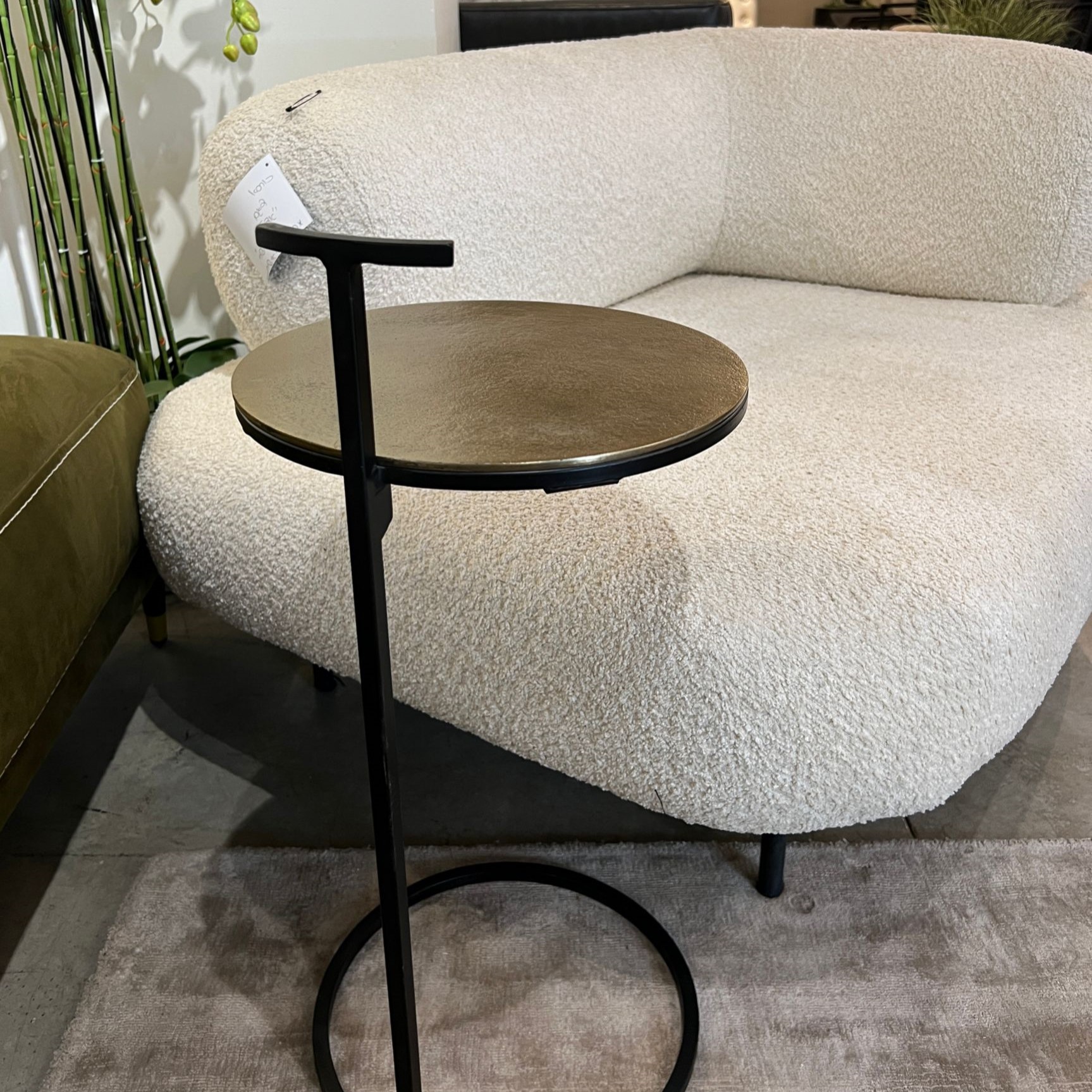 נשכן עגול עדין זהב נשכן עגול עדין זהב