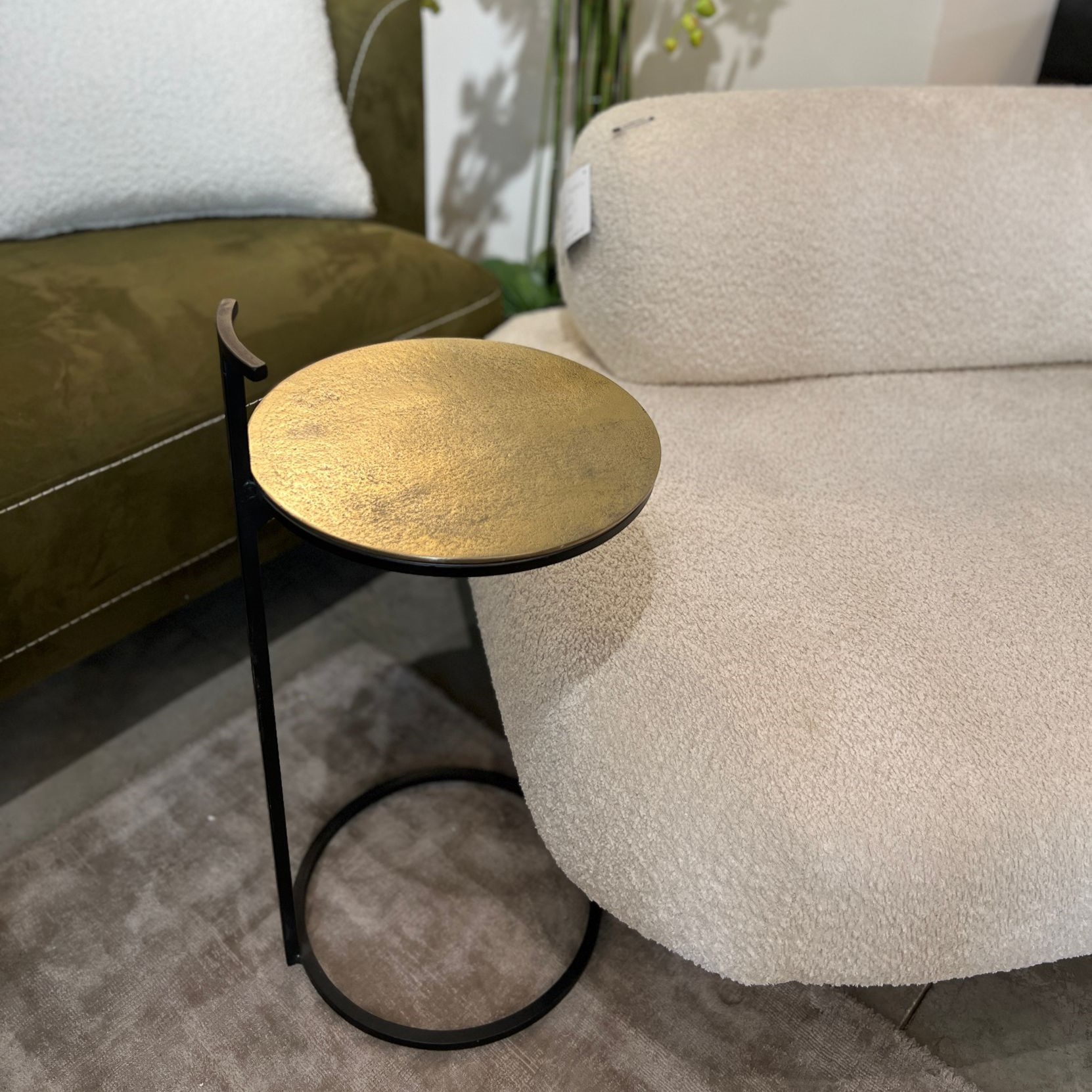 נשכן עגול עדין זהב נשכן עגול עדין זהב