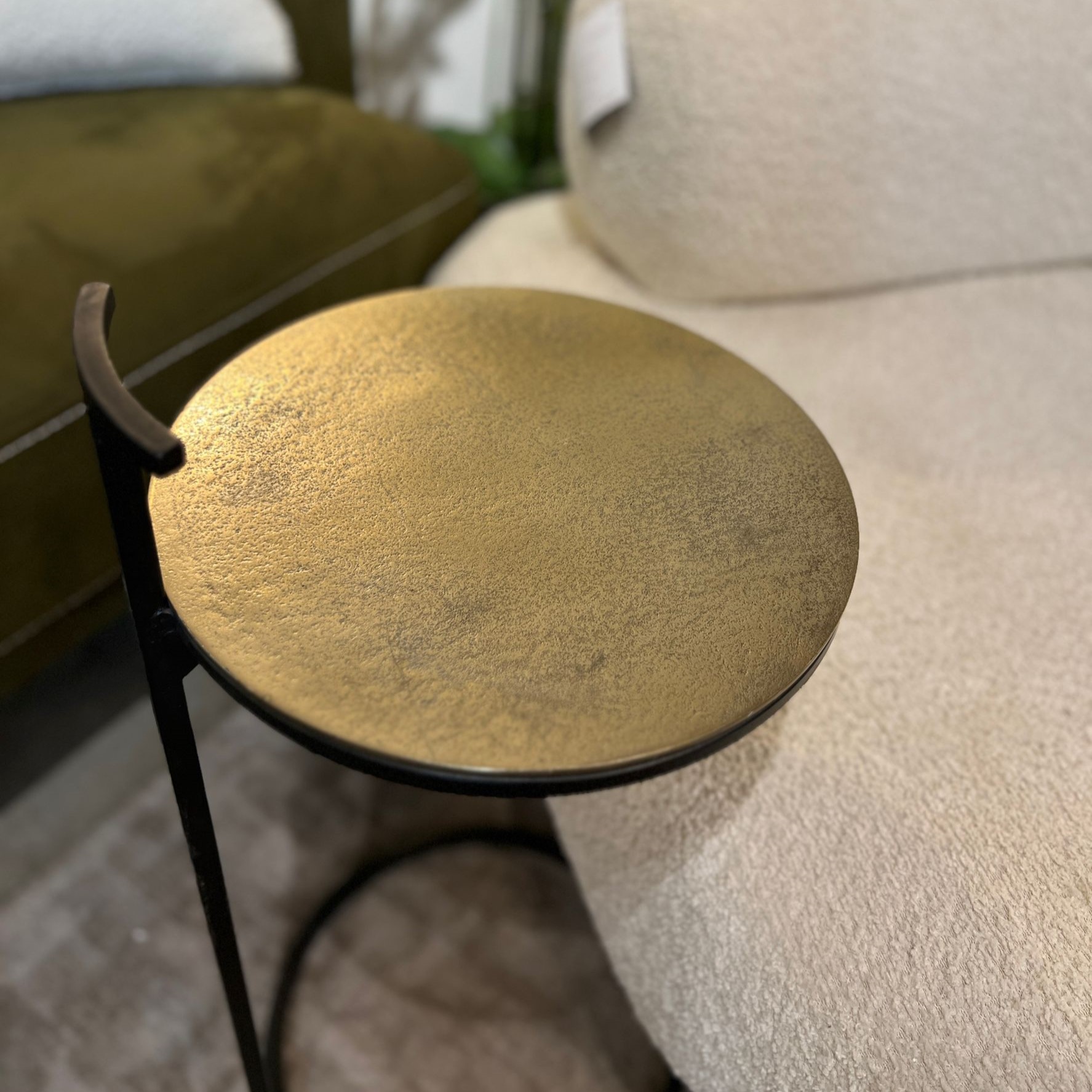 נשכן עגול עדין זהב נשכן עגול עדין זהב