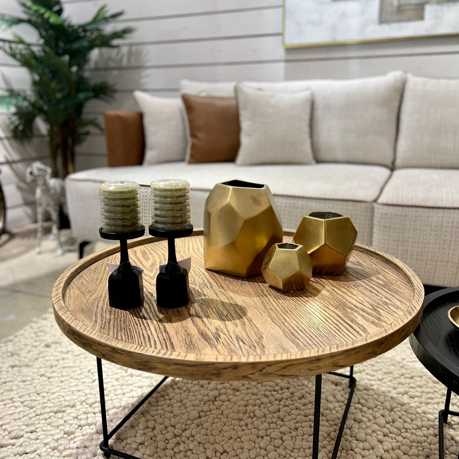 פמוט ברזל שחור פיה רחבה נמוך פמוט ברזל שחור פיה רחבה נמוך