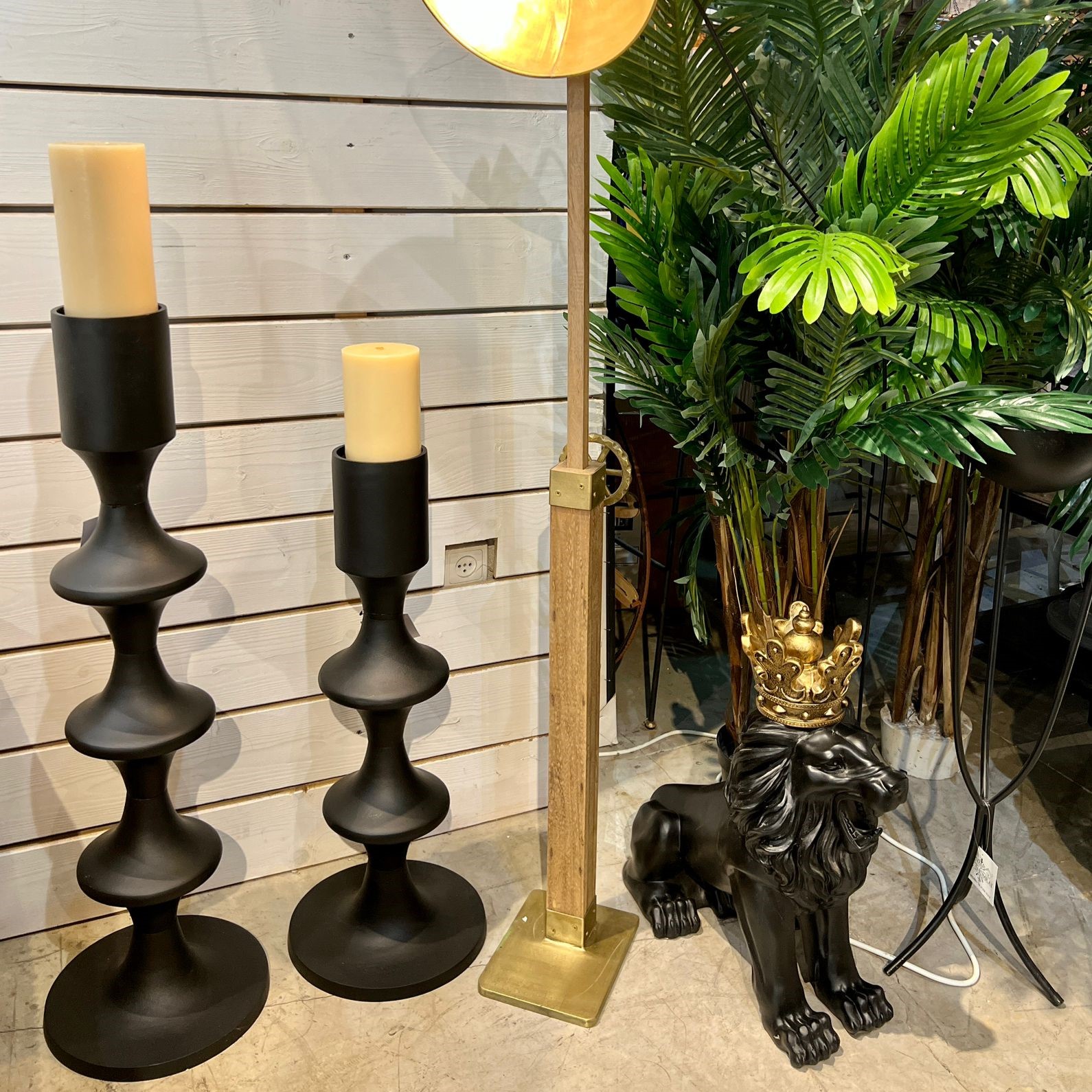 פמוט רצפה שחור דגם רויאל פמוט רצפה שחור דגם רויאל