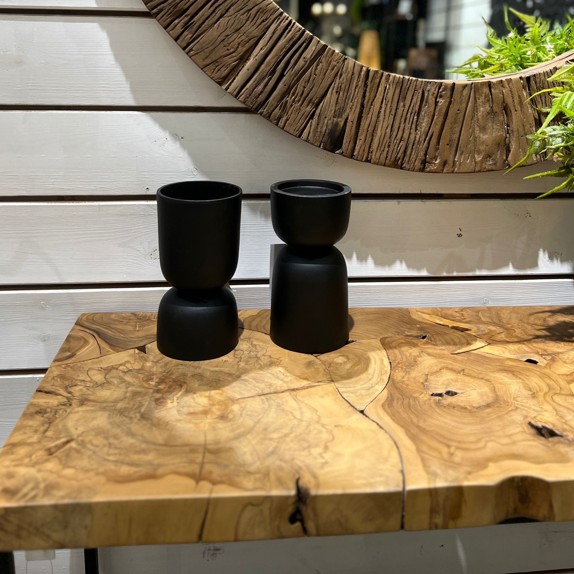 פמוט שחור רחב גדול פמוט שחור רחב גדול