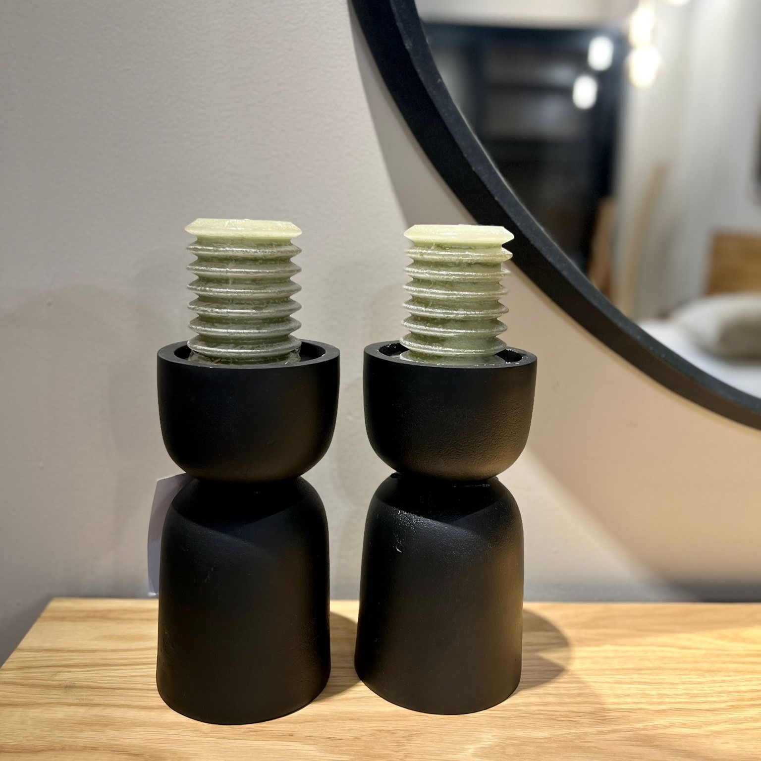 פמוט שחור רחב גדול פמוט שחור רחב גדול