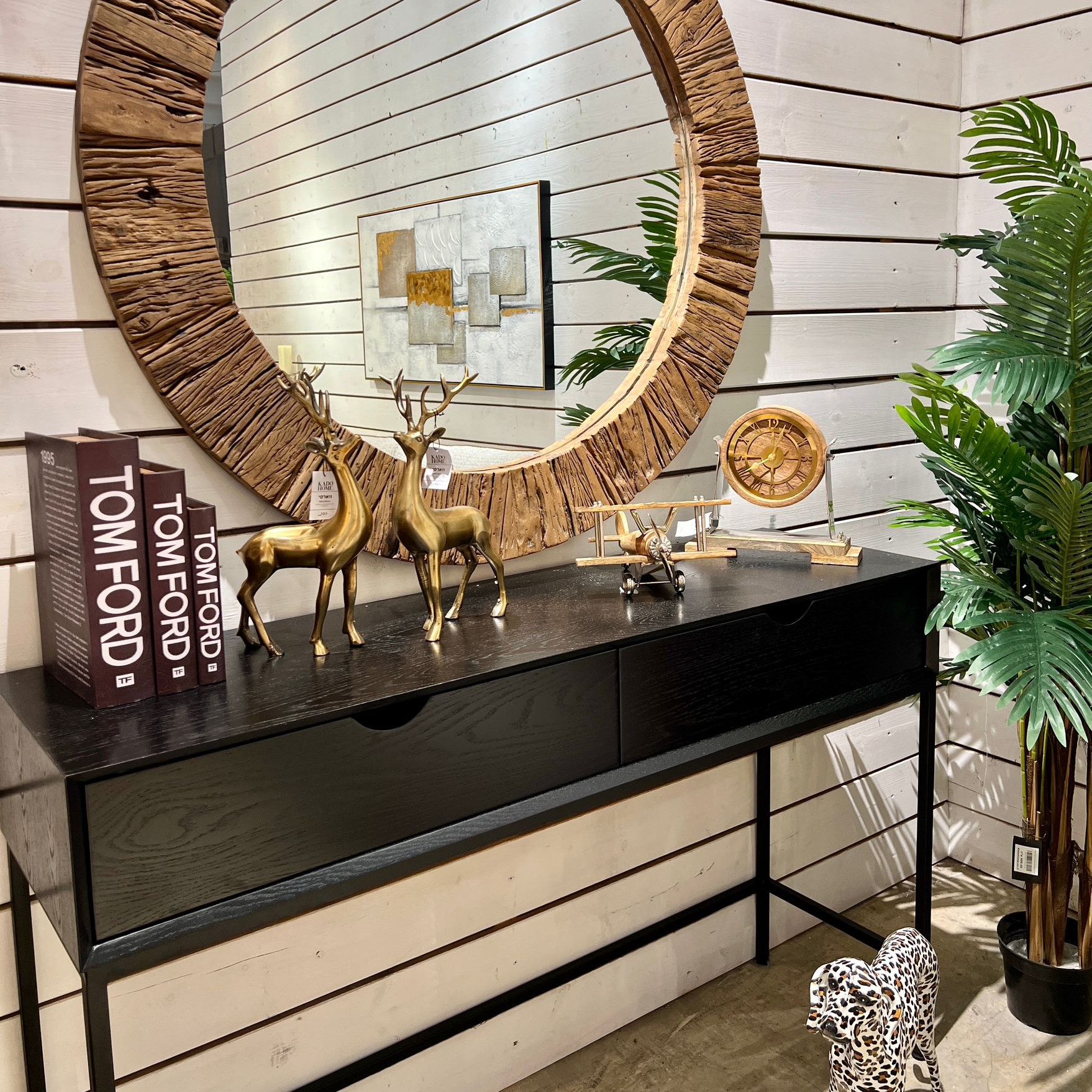 פסל אייל שחור מתכת זהב