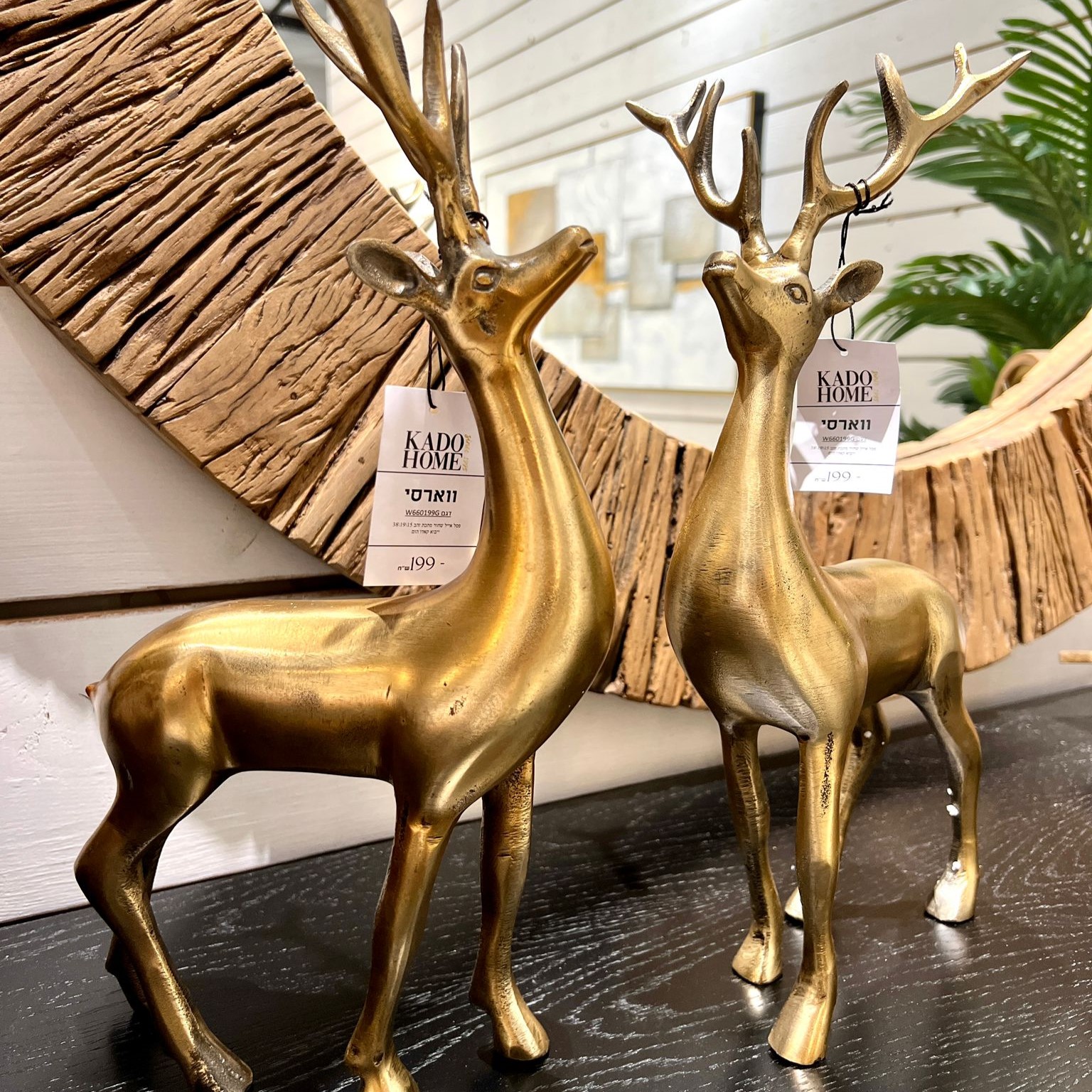 פסל אייל שחור מתכת זהב