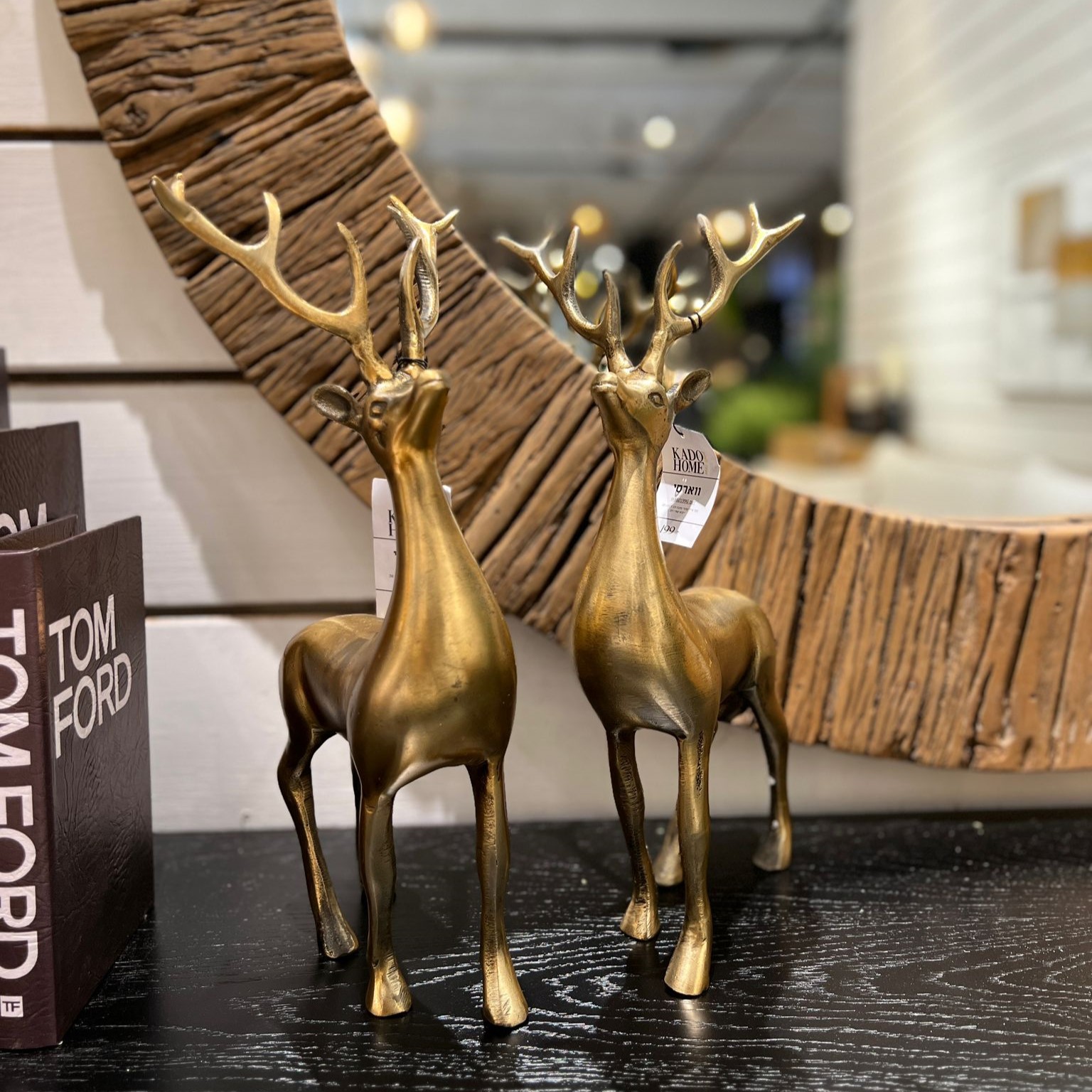 פסל אייל שחור מתכת זהב