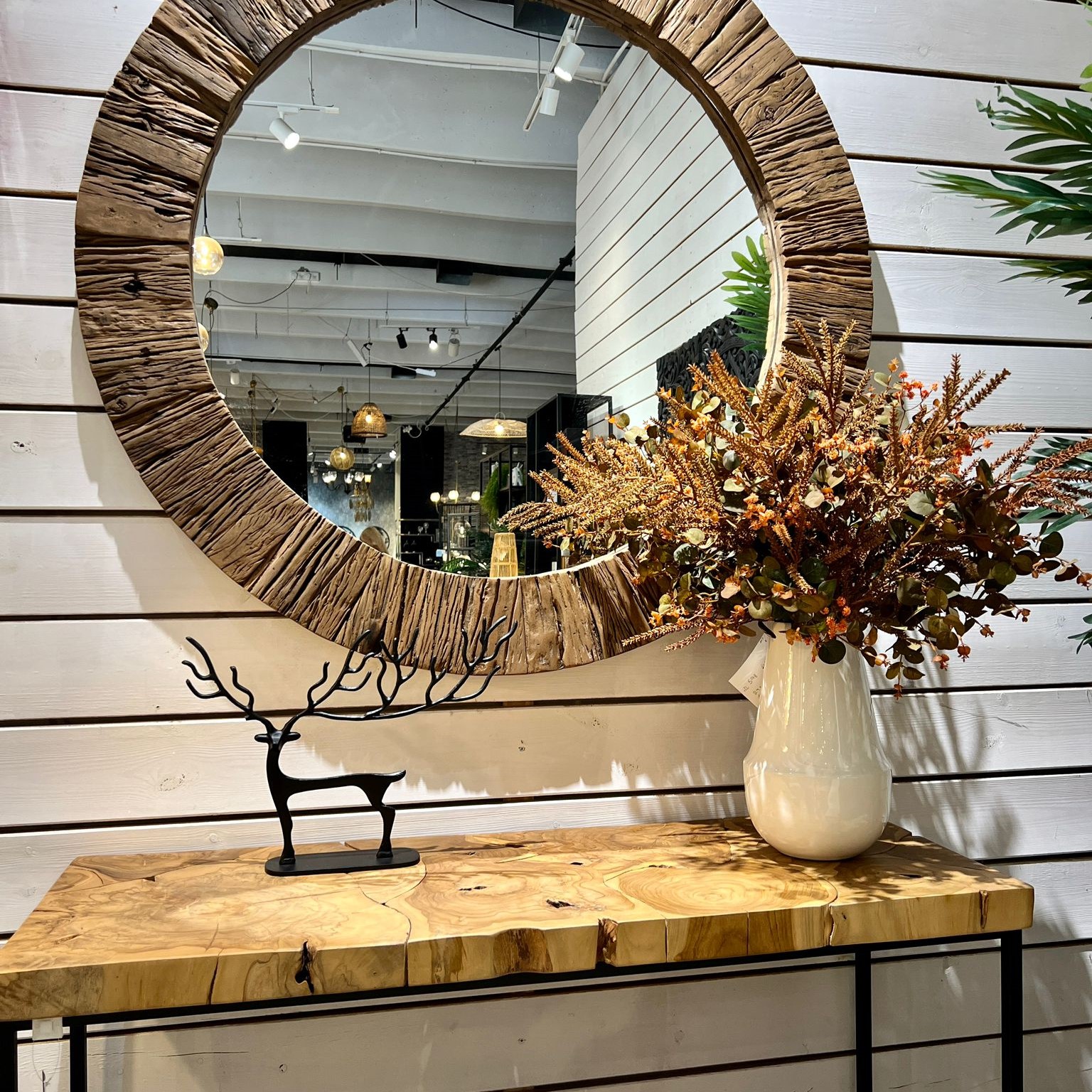 פסל מתכת אייל שחור קרניים שטוחות בינוני פסל מתכת אייל שחור קרניים שטוחות בינוני