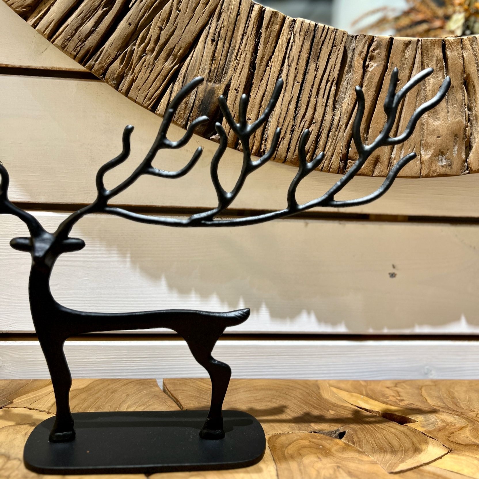 פסל מתכת אייל שחור קרניים שטוחות בינוני פסל מתכת אייל שחור קרניים שטוחות בינוני