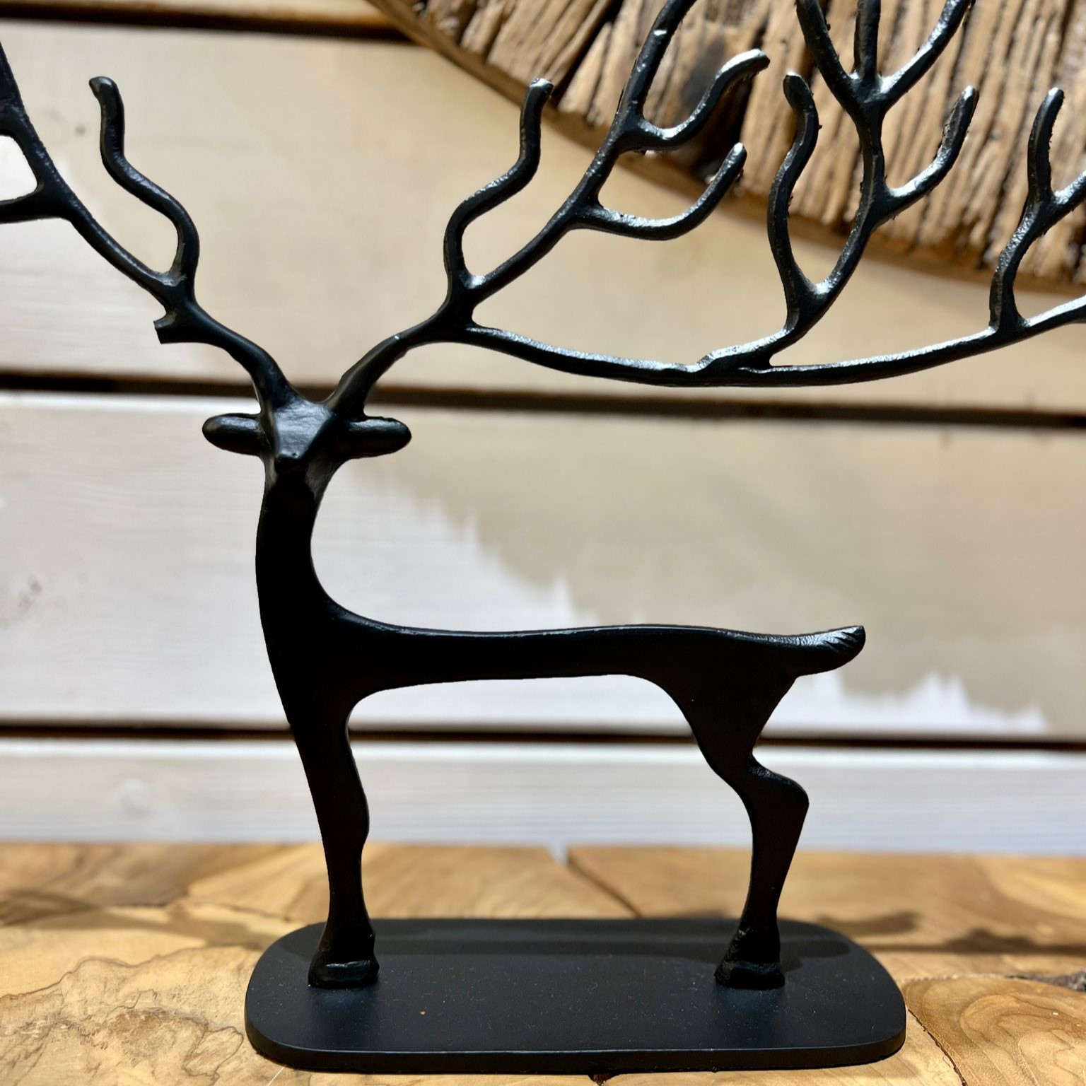 פסל מתכת אייל שחור קרניים שטוחות בינוני פסל מתכת אייל שחור קרניים שטוחות בינוני