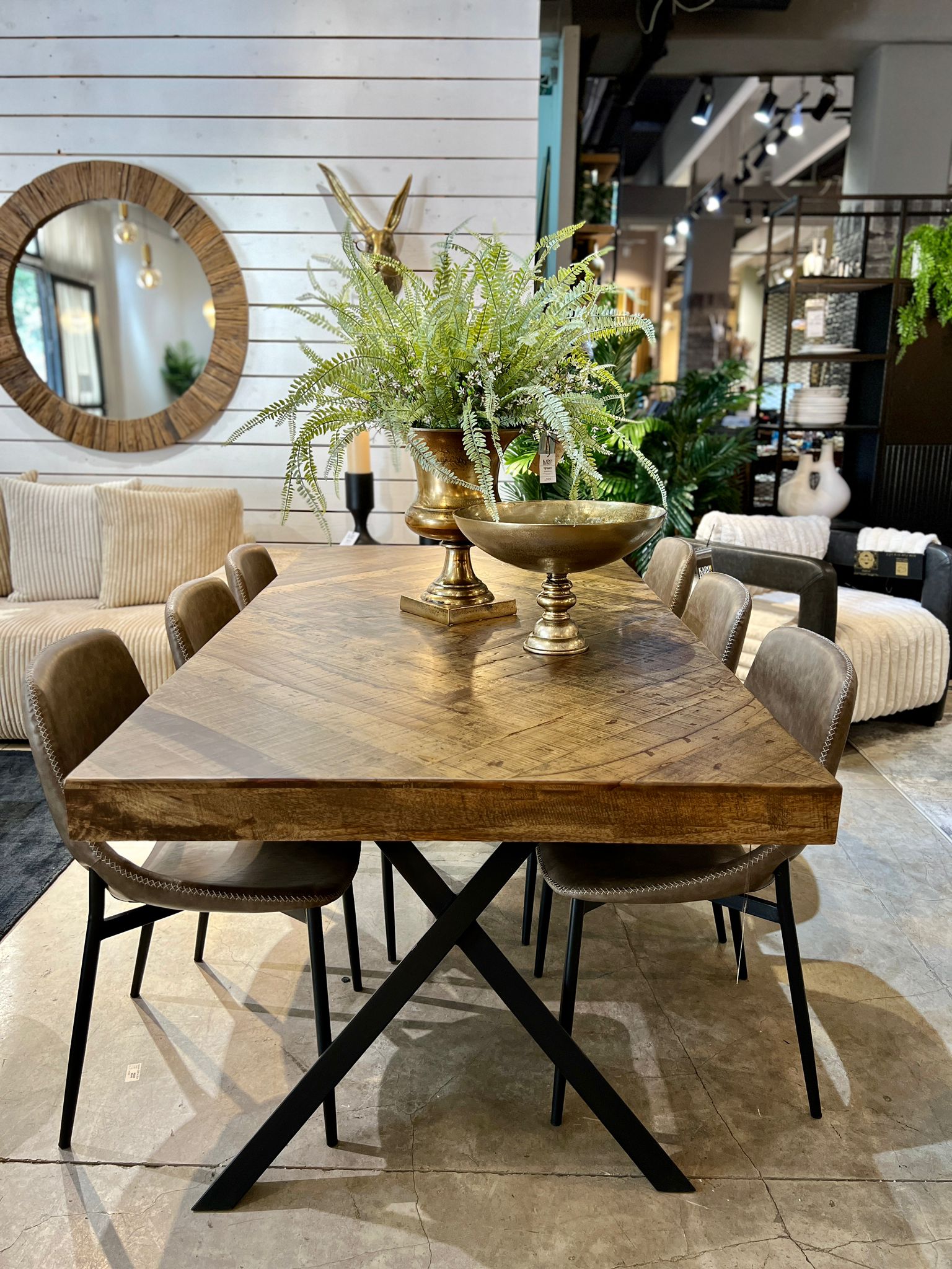 שולחן אוכל עץ מלבני מעויין דגם דאלי שולחן אוכל עץ מלבני מעויין דגם דאלי