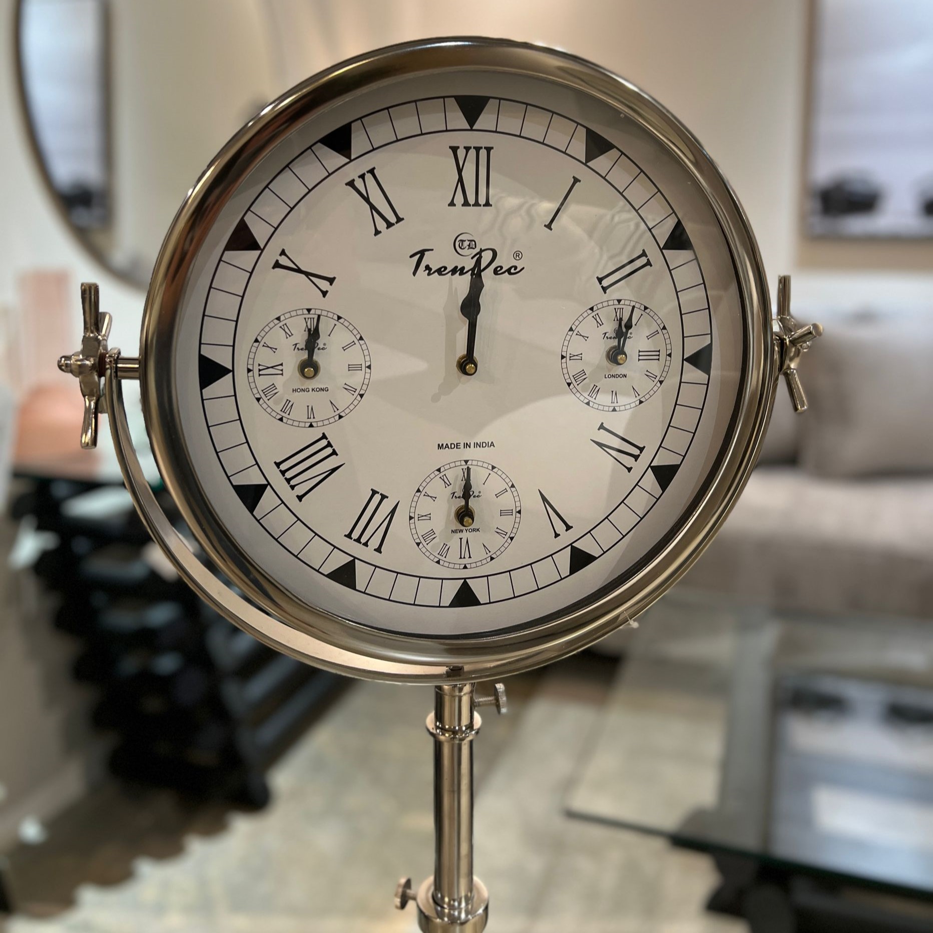 שעון ניקל רצפתי סטנד 3 רגליים שעון ניקל רצפתי סטנד 3 רגליים