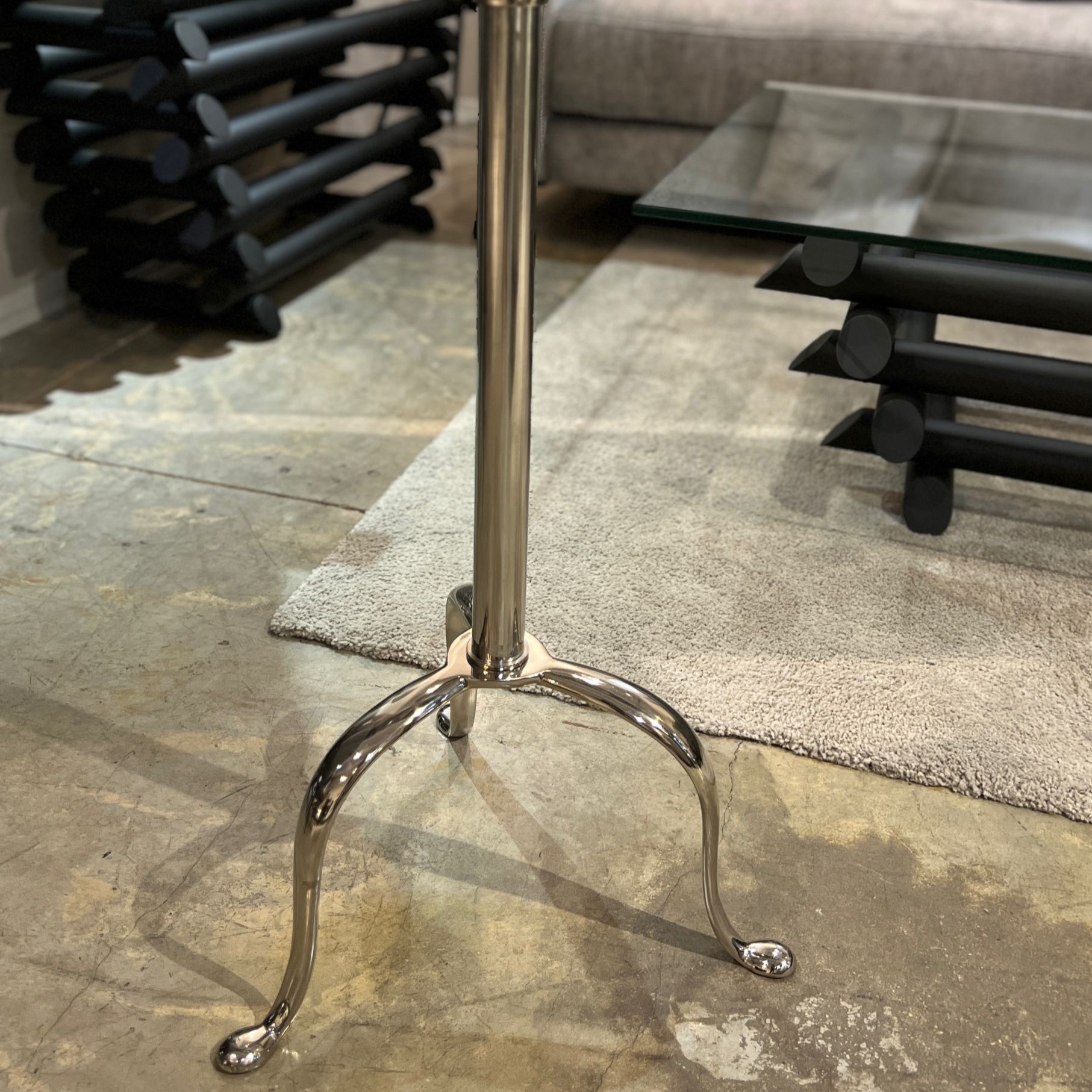 שעון ניקל רצפתי סטנד 3 רגליים שעון ניקל רצפתי סטנד 3 רגליים